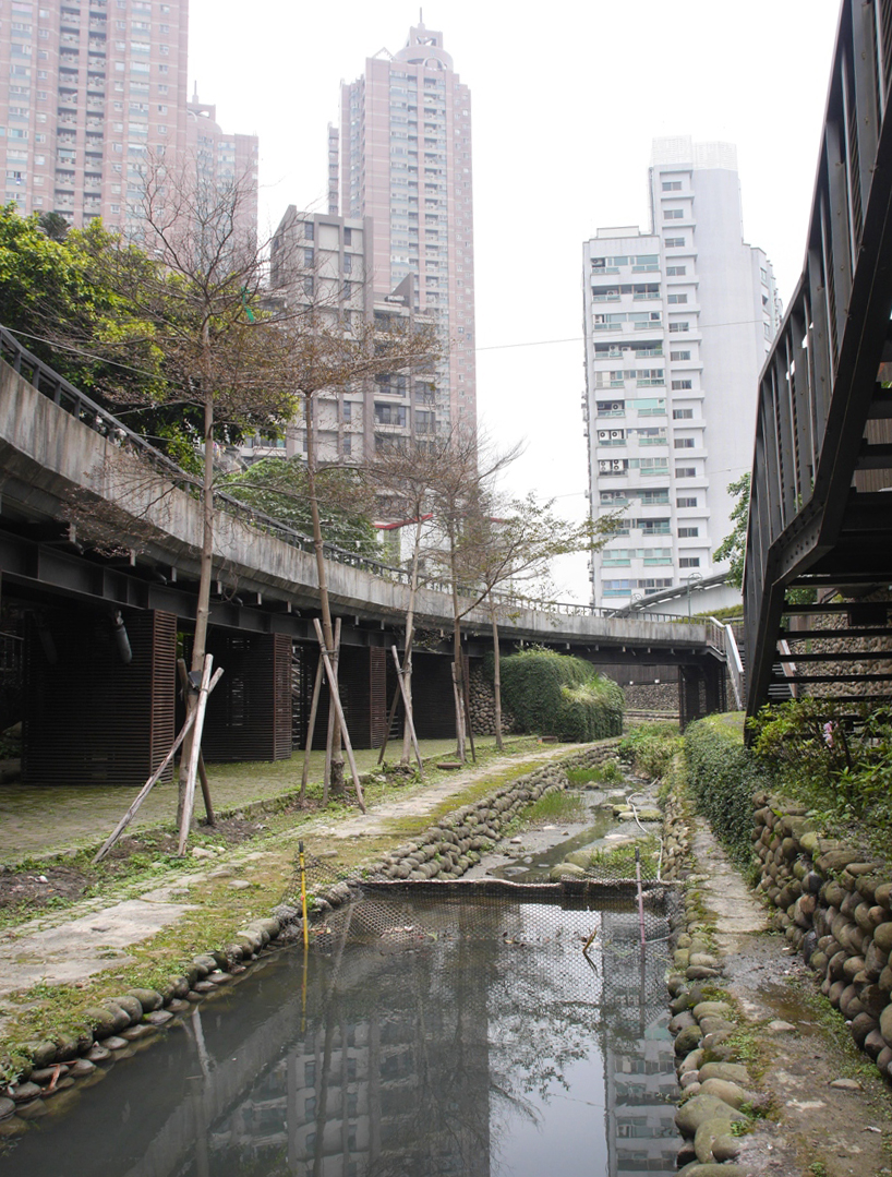 三百年前的河流於現代都市中。符容/攝