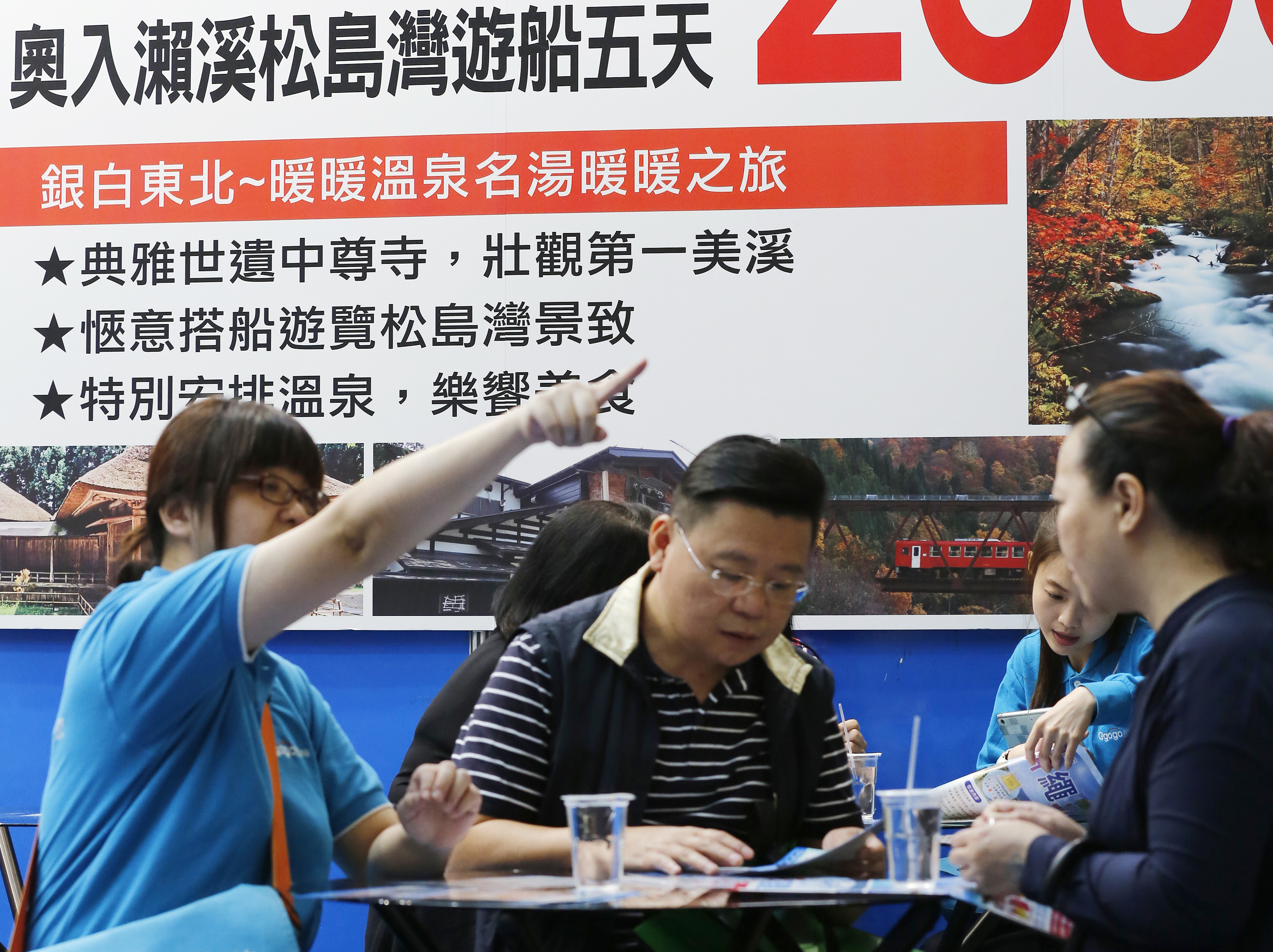 刷卡買機票，因為每家銀行信用卡配合的航空公司皆有所差異，要先研究清楚，才能刷到省到。