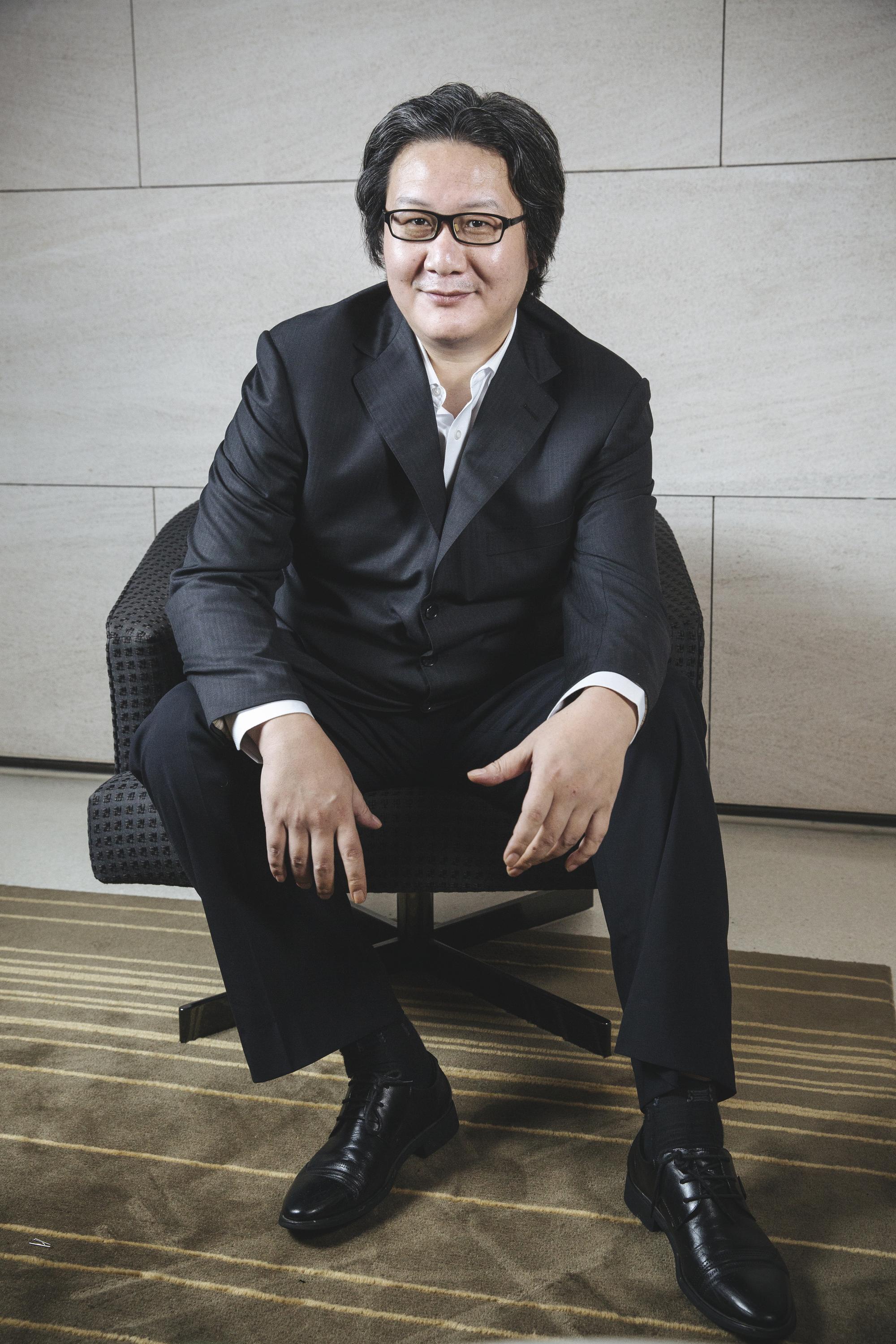 滿口都是武林間的奇聞軼事,由徐浩峰說來,除了有趣生動,更多了歷史的詳實。