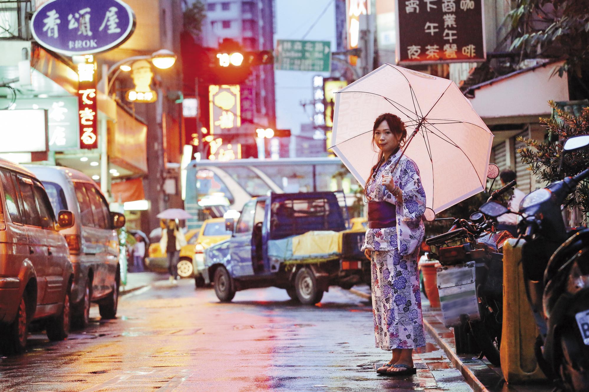 「雨天，生意不是大好就是大壞。」前日式酒店媽媽桑席耶娜，這天帶我們探訪台日文化雜揉的林森北路六條通。