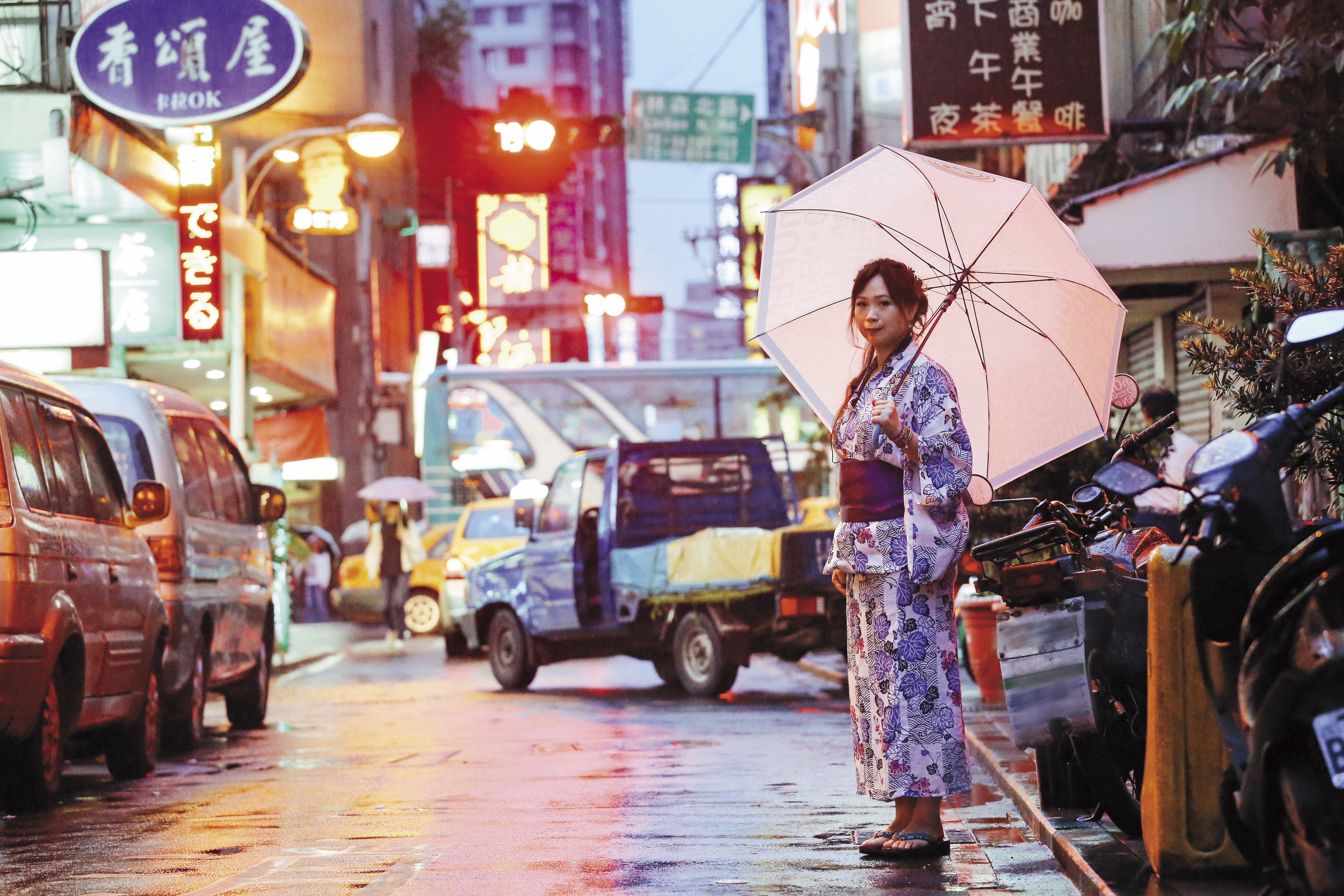 「雨天，生意不是大好就是大壞。」前日式酒店媽媽桑席耶娜，這天帶我們探訪台日文化雜揉的林森北路六條通。