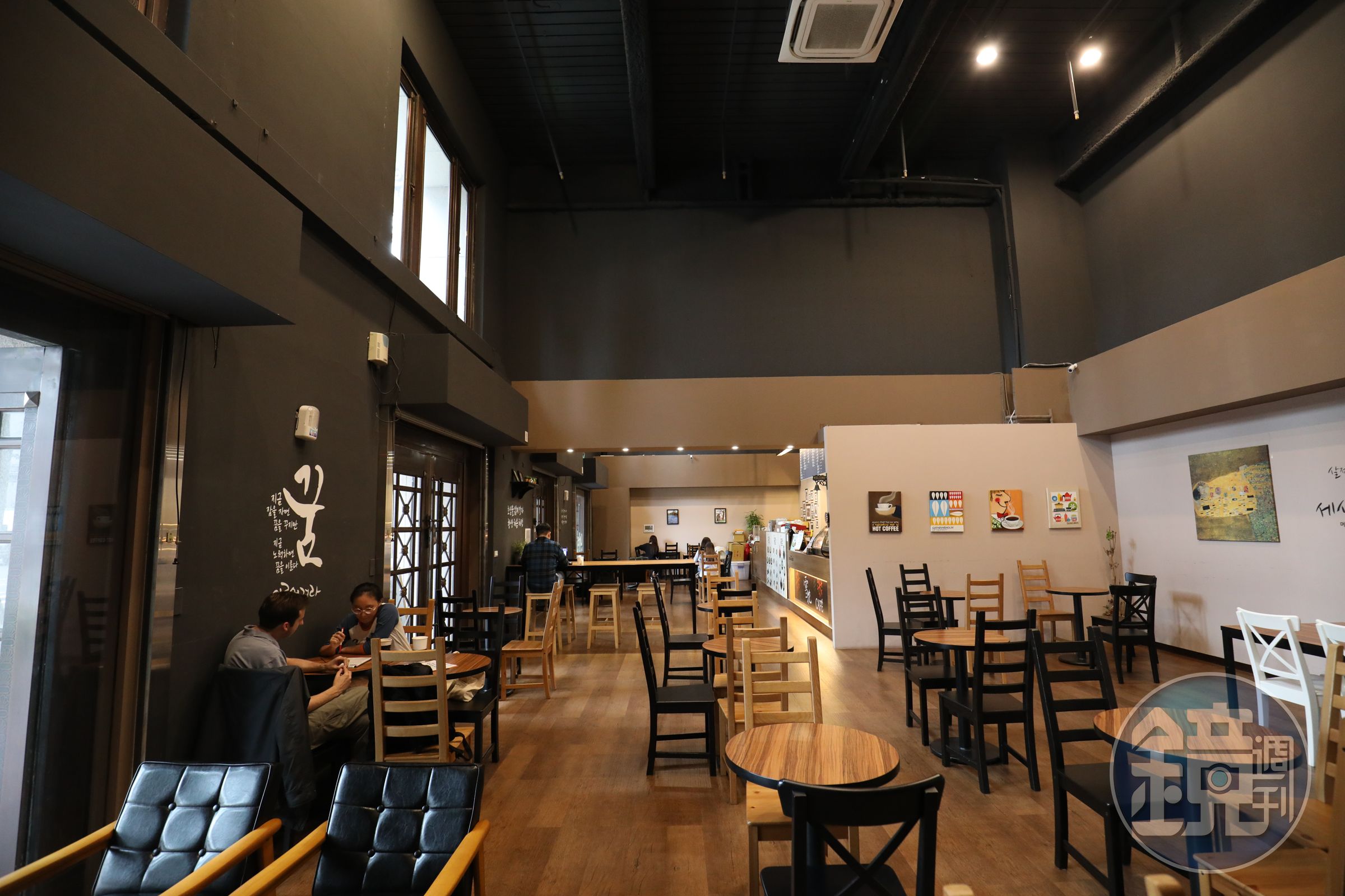 店內空間有如韓劇場景。