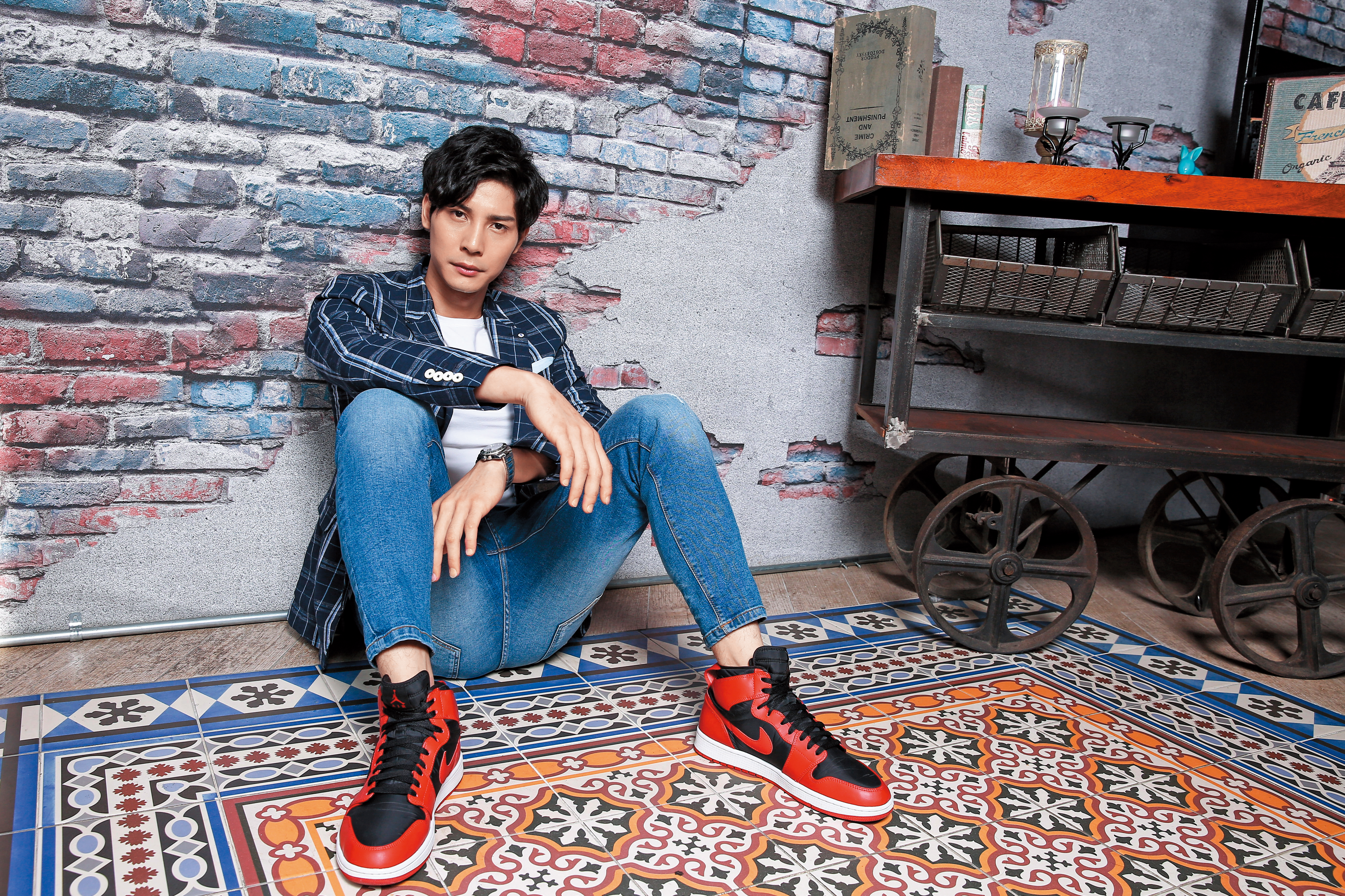 25歲的鄭凱長得帥氣又高大，有點外國混血男模味道。