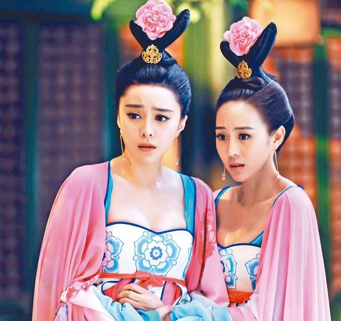 和范冰冰(左)合作《武媚娘傳奇》,張鈞甯(右)以柔美腹黑的反差演出,一腳踩穩中國市場。(中天提供)