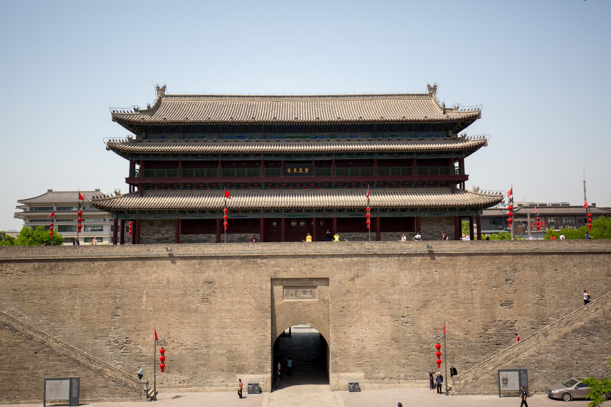 漢唐時的長安即是今日西安,現今看到的古城牆,則是明朝時修建而成。