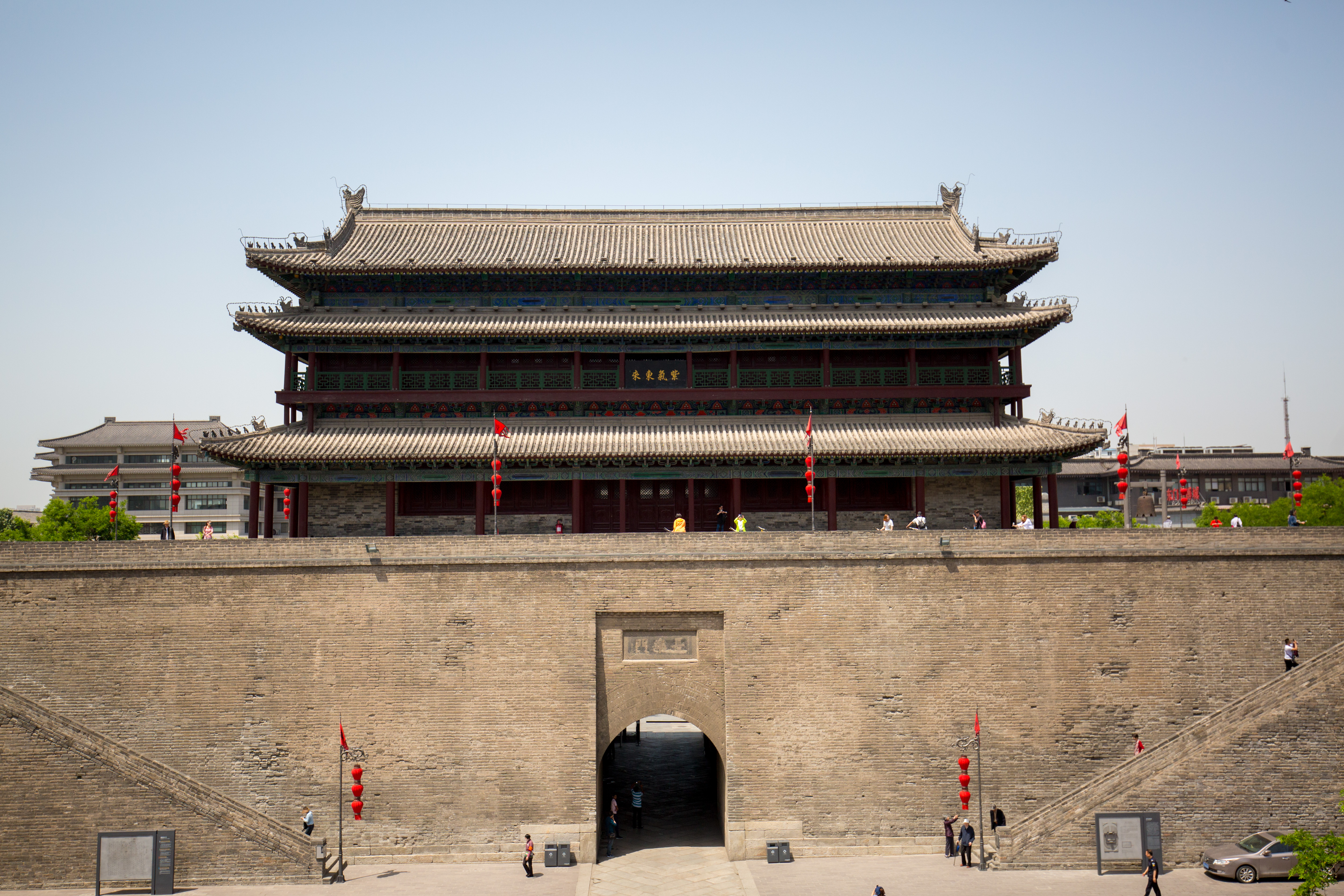 漢唐時的長安即是今日西安，現今看到的古城牆，則是明朝時修建而成。