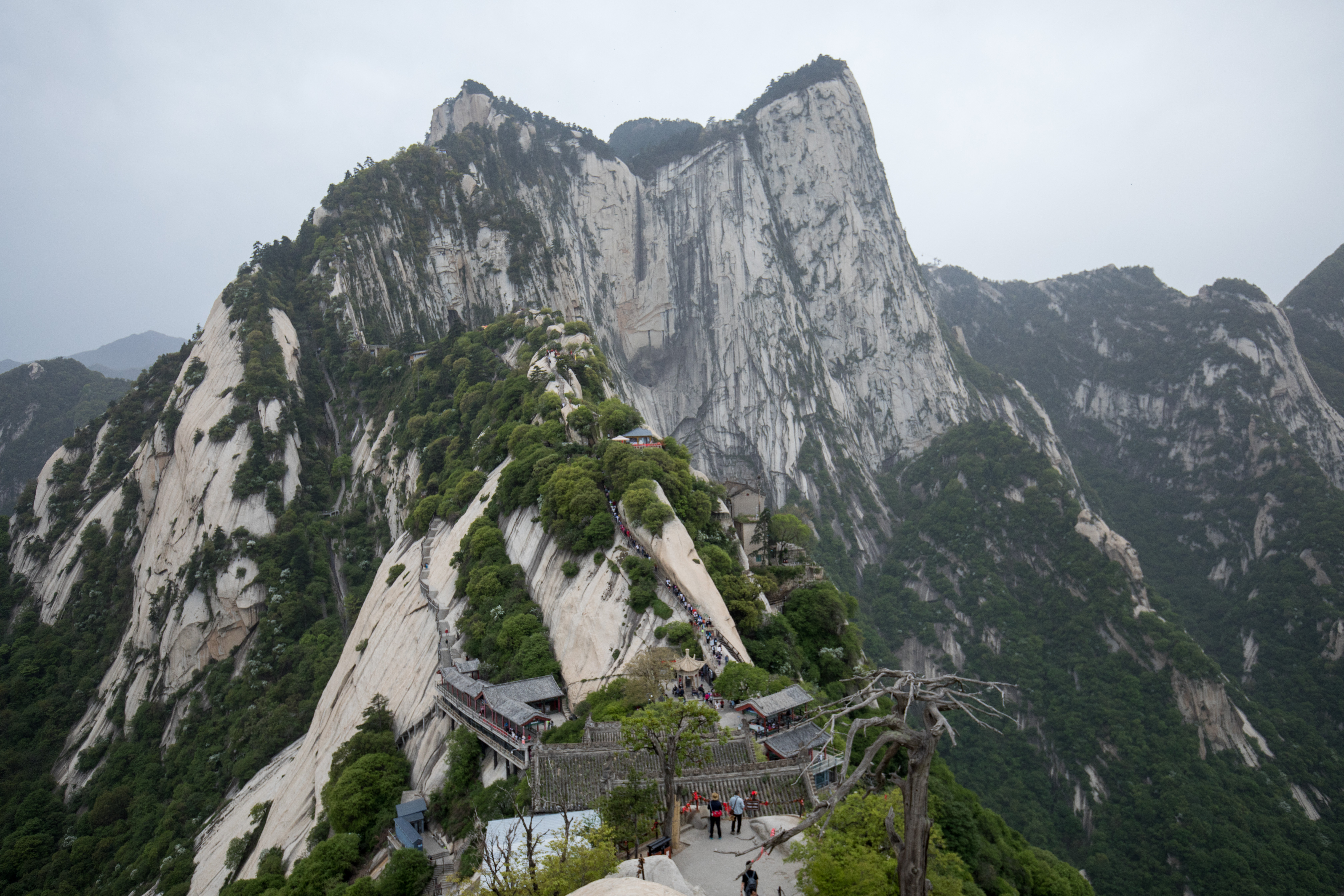 五嶽之中的西嶽華山，風景奇險秀麗。
