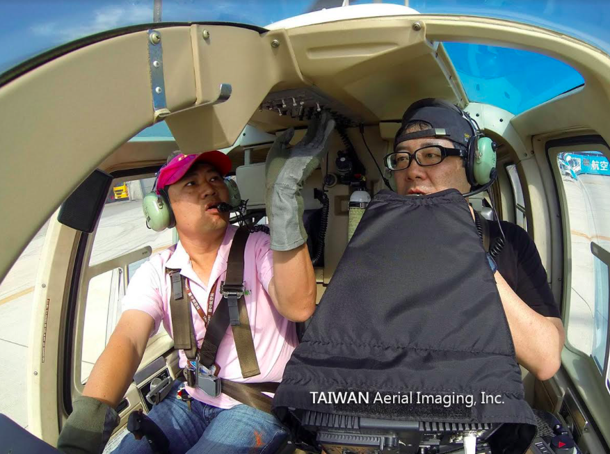 《看見台灣》駕駛2年前墜機身亡，齊柏林當時不捨哀悼，承諾將下部作品先給他，如今卻在拍攝續集時喪命。