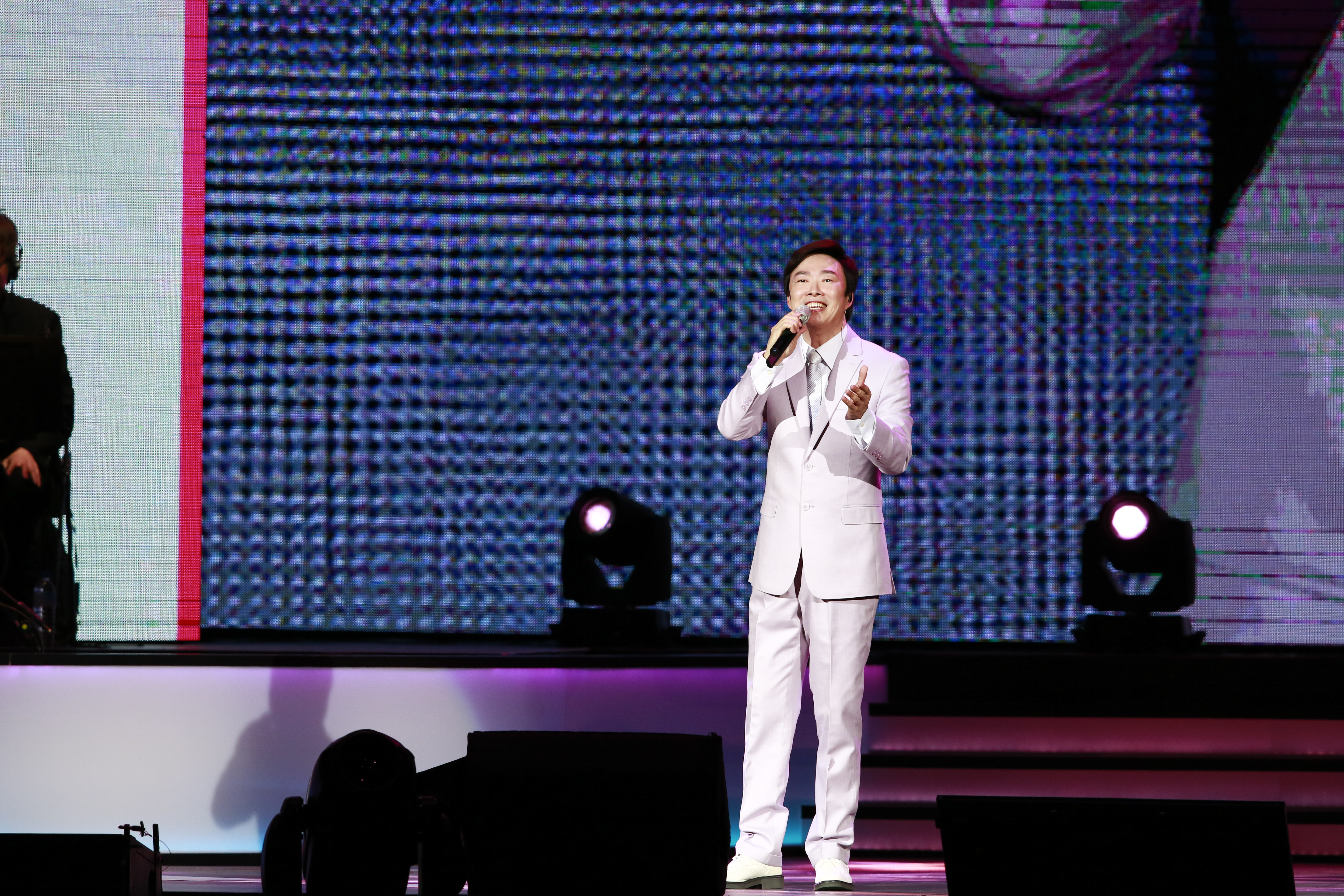 費玉清小巨蛋演唱會連唱4場，10日舉辦首場，全場滿座。