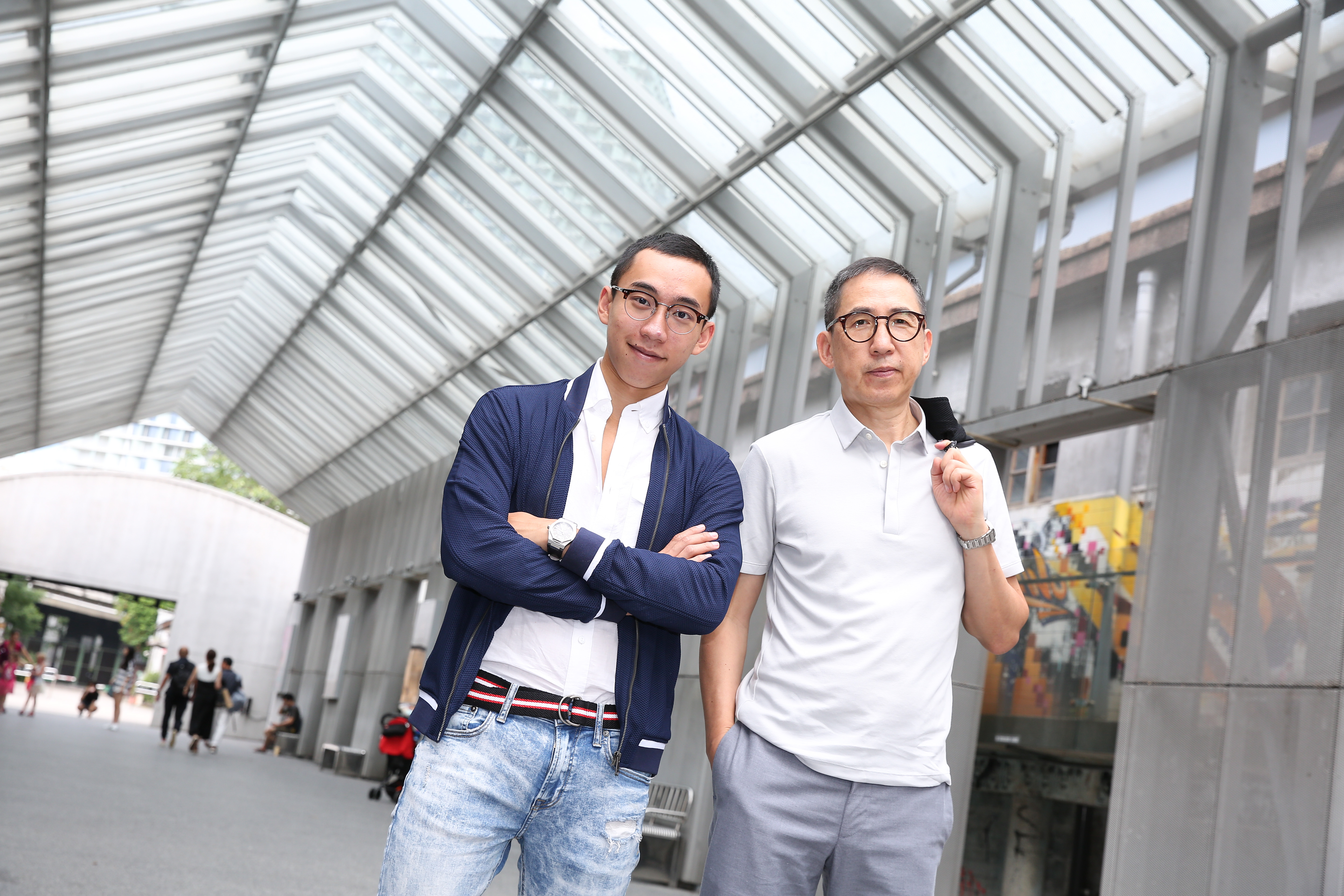 張堅庭(右)有子繼承衣缽,在紐約大學讀電影的張高銘(左),未來也將朝電影之路發展。