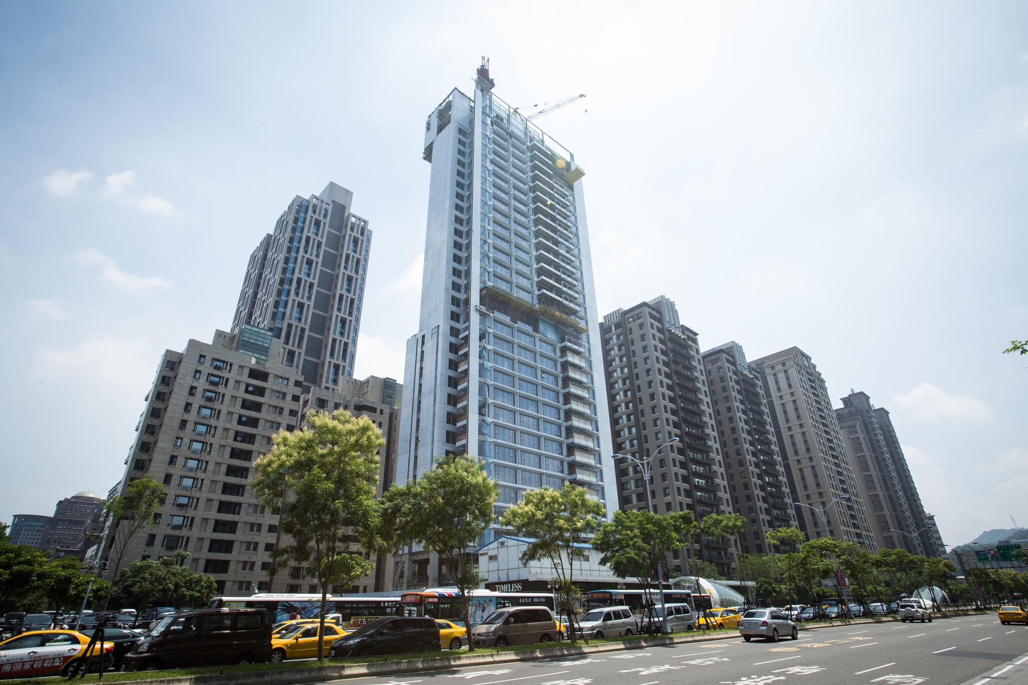 大陸建設「琢白」請到紐約白派建築大師親自規劃，要打造成信義區純白地標。