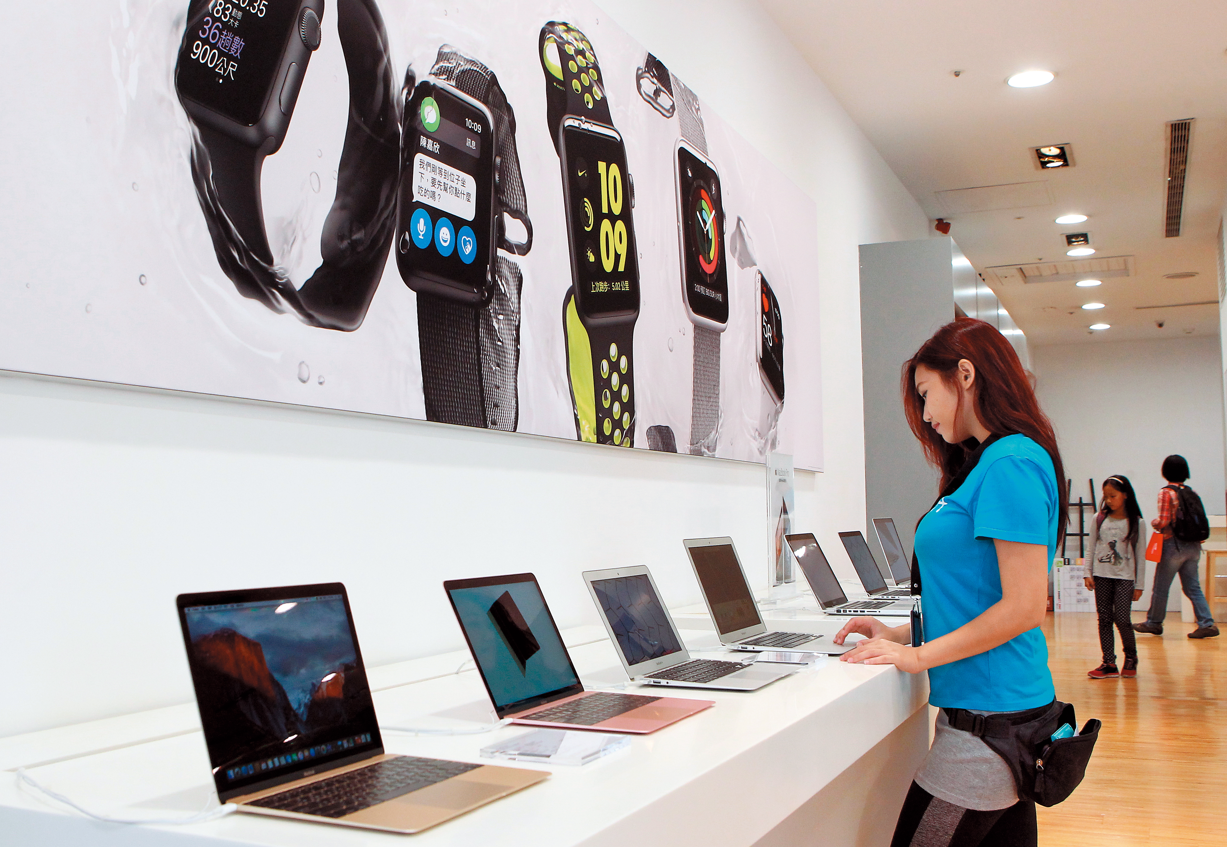 不論被動投資還是主動投資，為使績效不致落後指數太多，大型科技股如蘋果、亞馬遜與臉書成了標準配備。