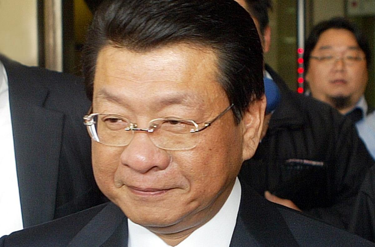 前國泰金副董事長暨寶豐隆董事長蔡鎮宇在信義區推出信義首席公館超豪宅案，銷售過程保密到家。