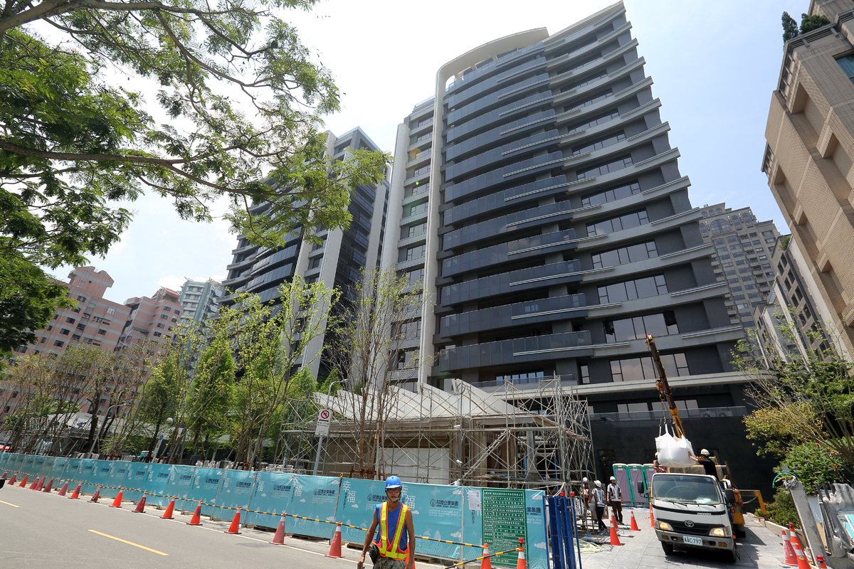 冠德信義位於北市松勇路上，主打信義區唯一同時面對學校及公園的豪宅案。