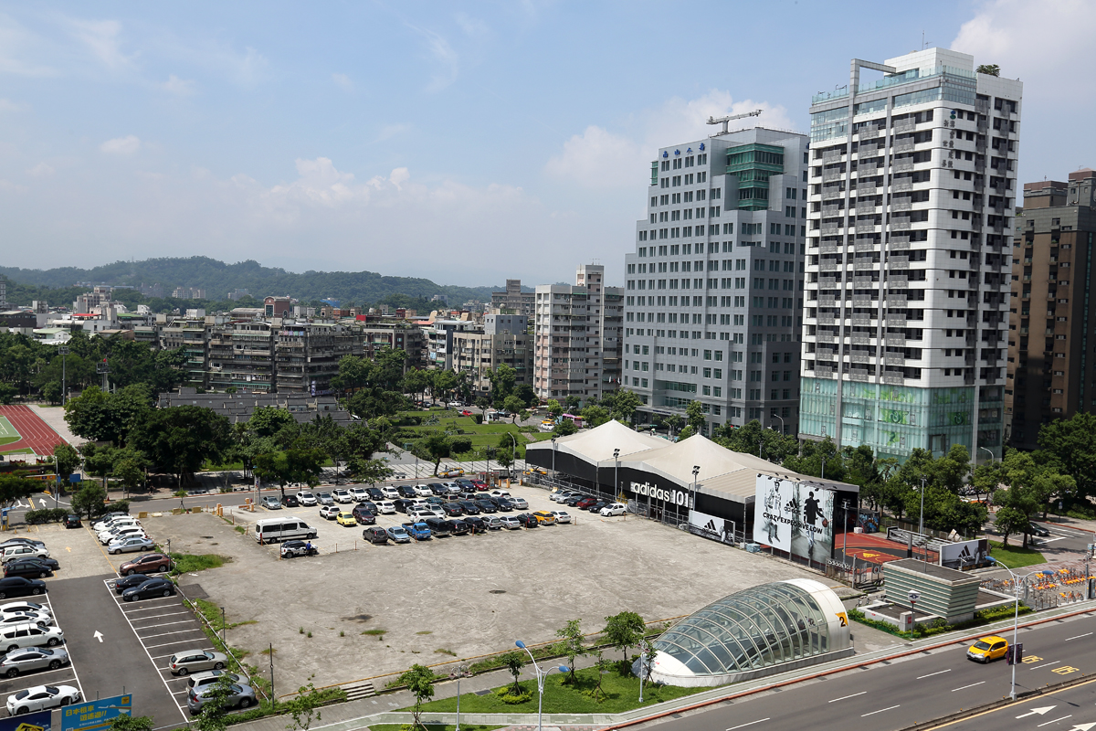 全台最貴籃球場其實為富邦建設所擁有，富邦建設有意規劃成20坪起跳1房精品宅推出。