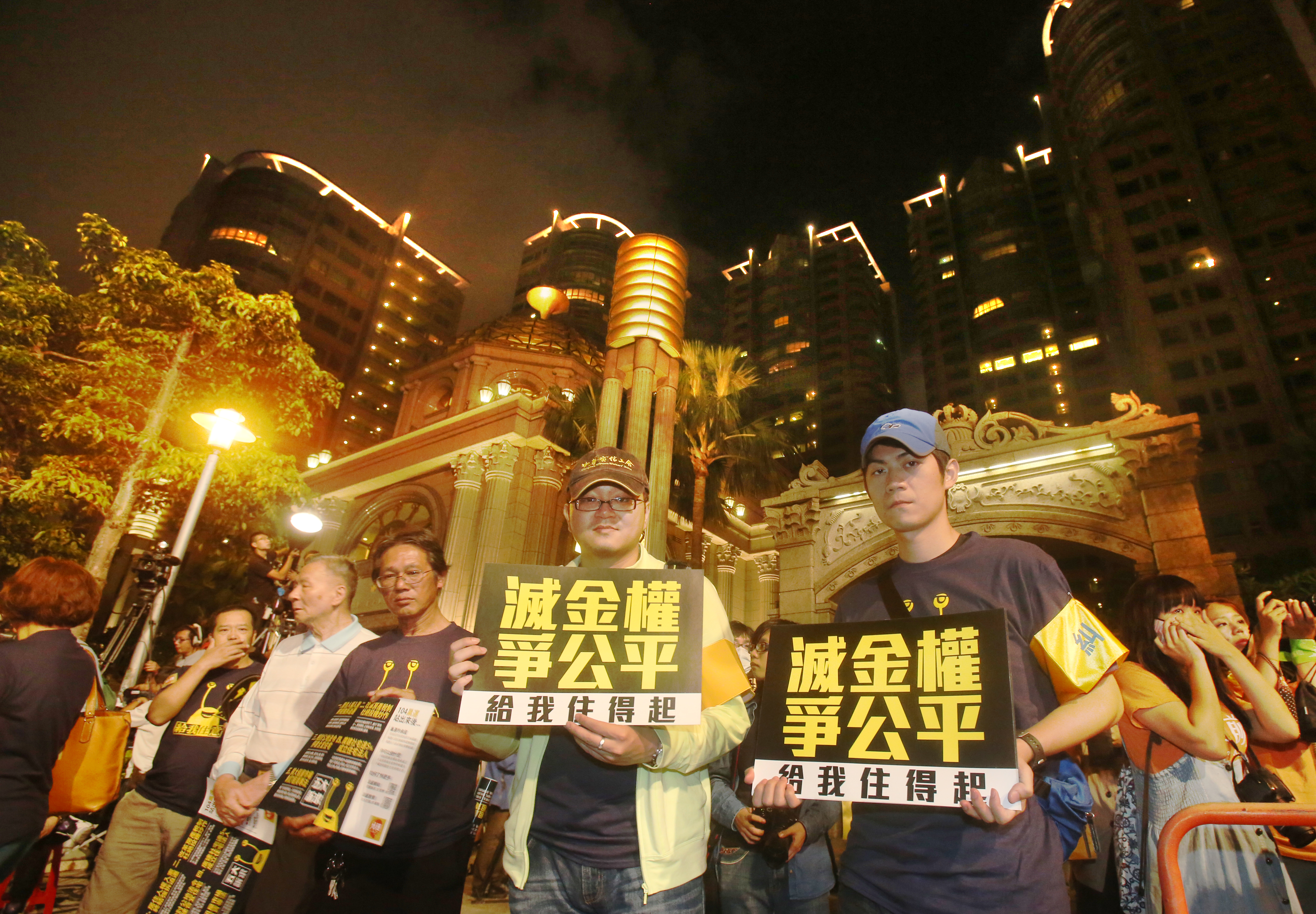 高房價引民怨，現市場反轉影響豪宅交易量，帝寶日前就跌破每坪200大關。