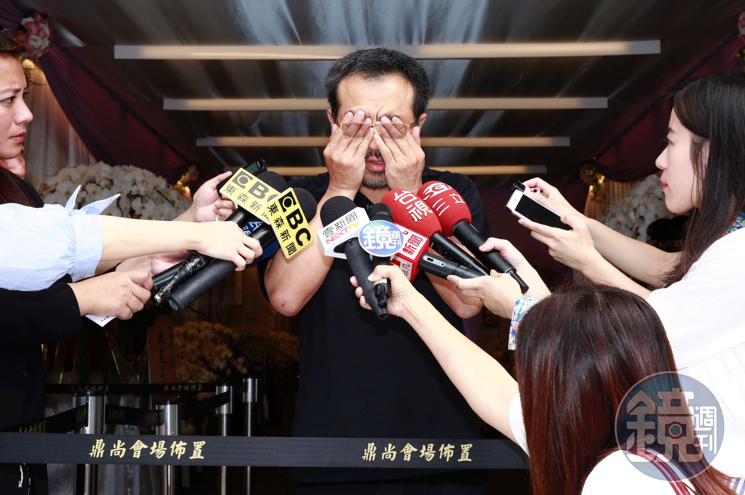 謝順福今早憔悴現身，臨時取消記者會，僅表示相信兩個妹妹。