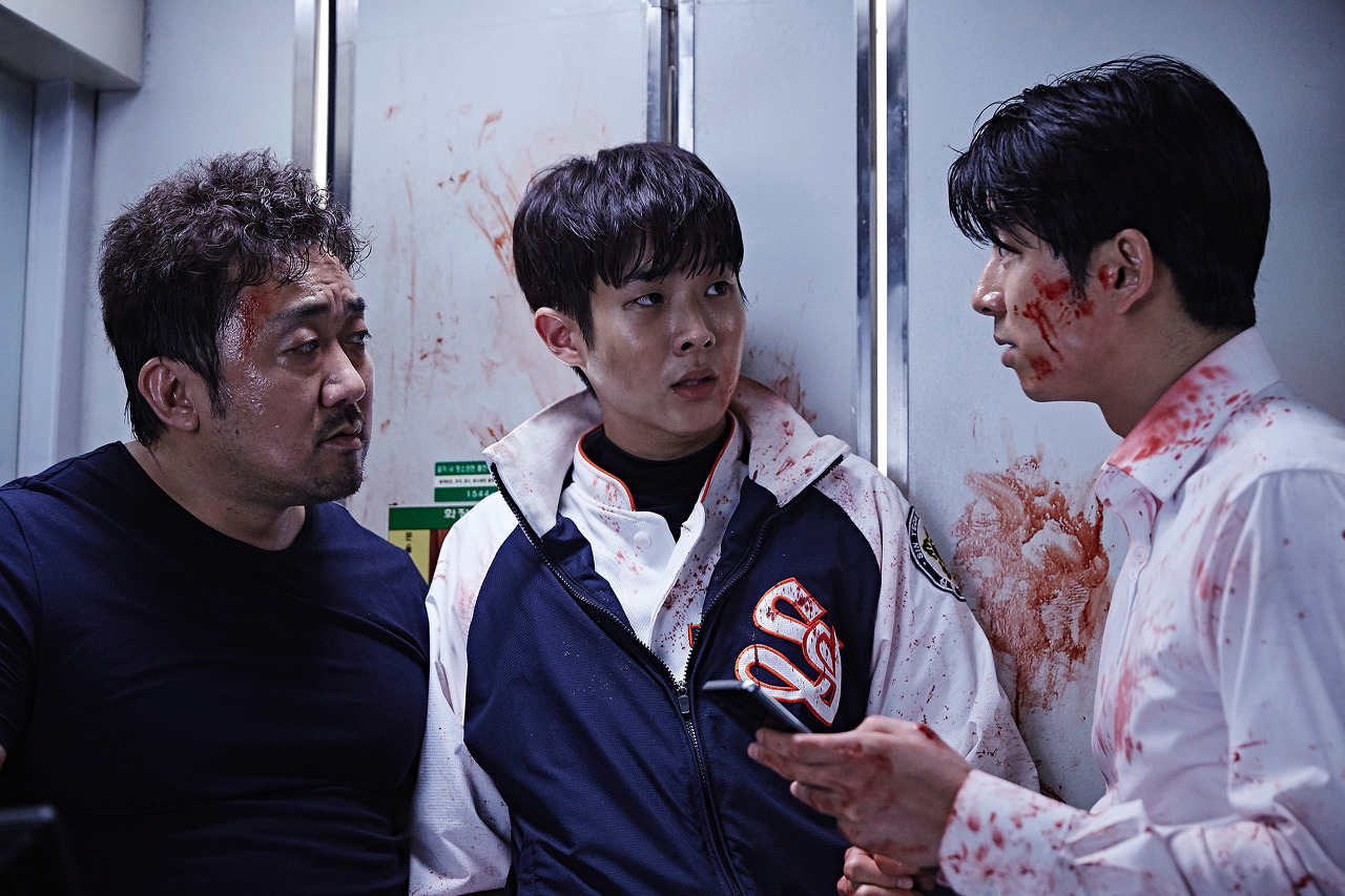 崔宇植（中）演過不少電影，賣座電影《屍速列車》裡也有他賣力的演出。（翻攝網路）