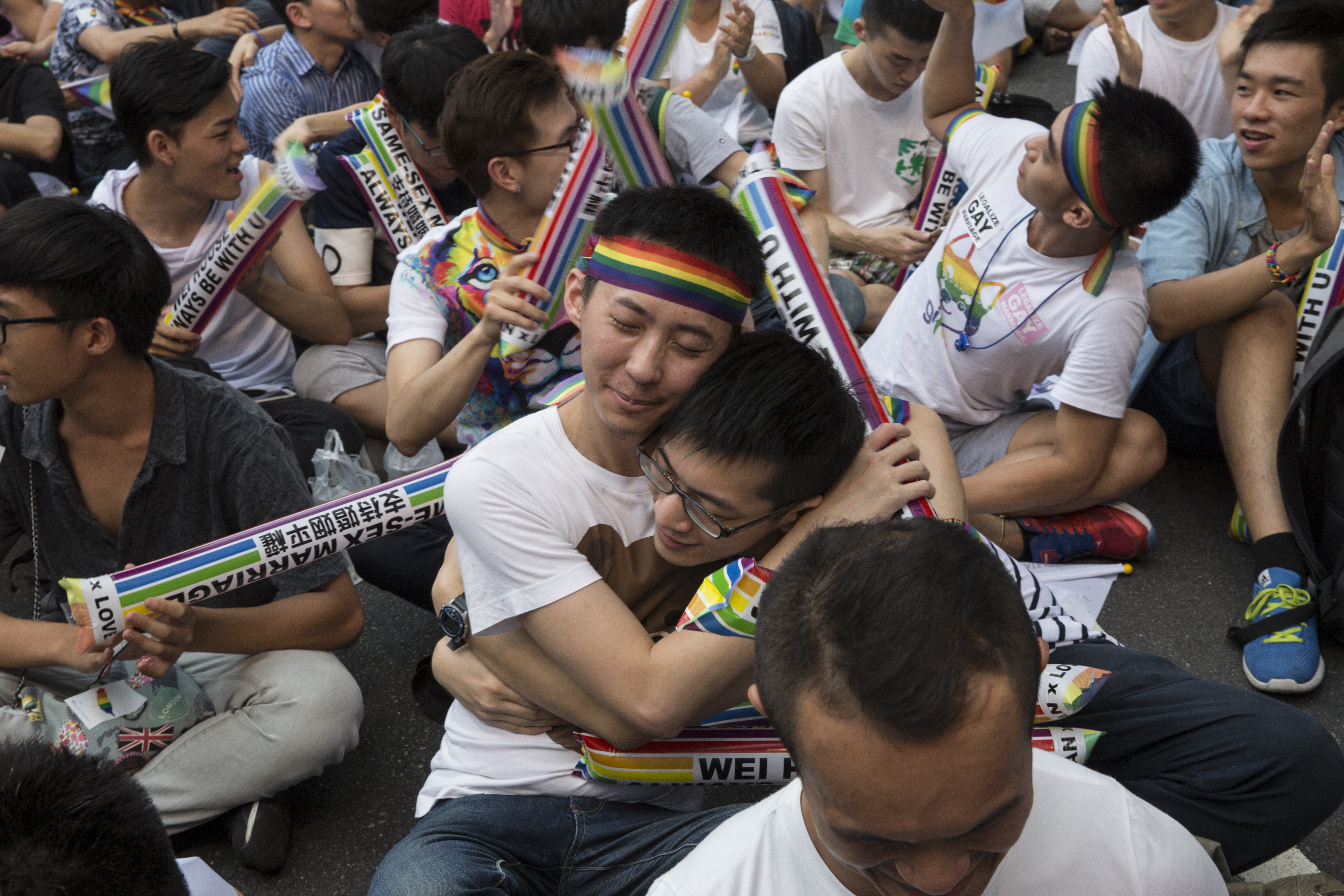 同性婚與異性婚同樣採登記婚，必須符合「書面」「二位證人」與「戶政機關結婚登記」三個要件。