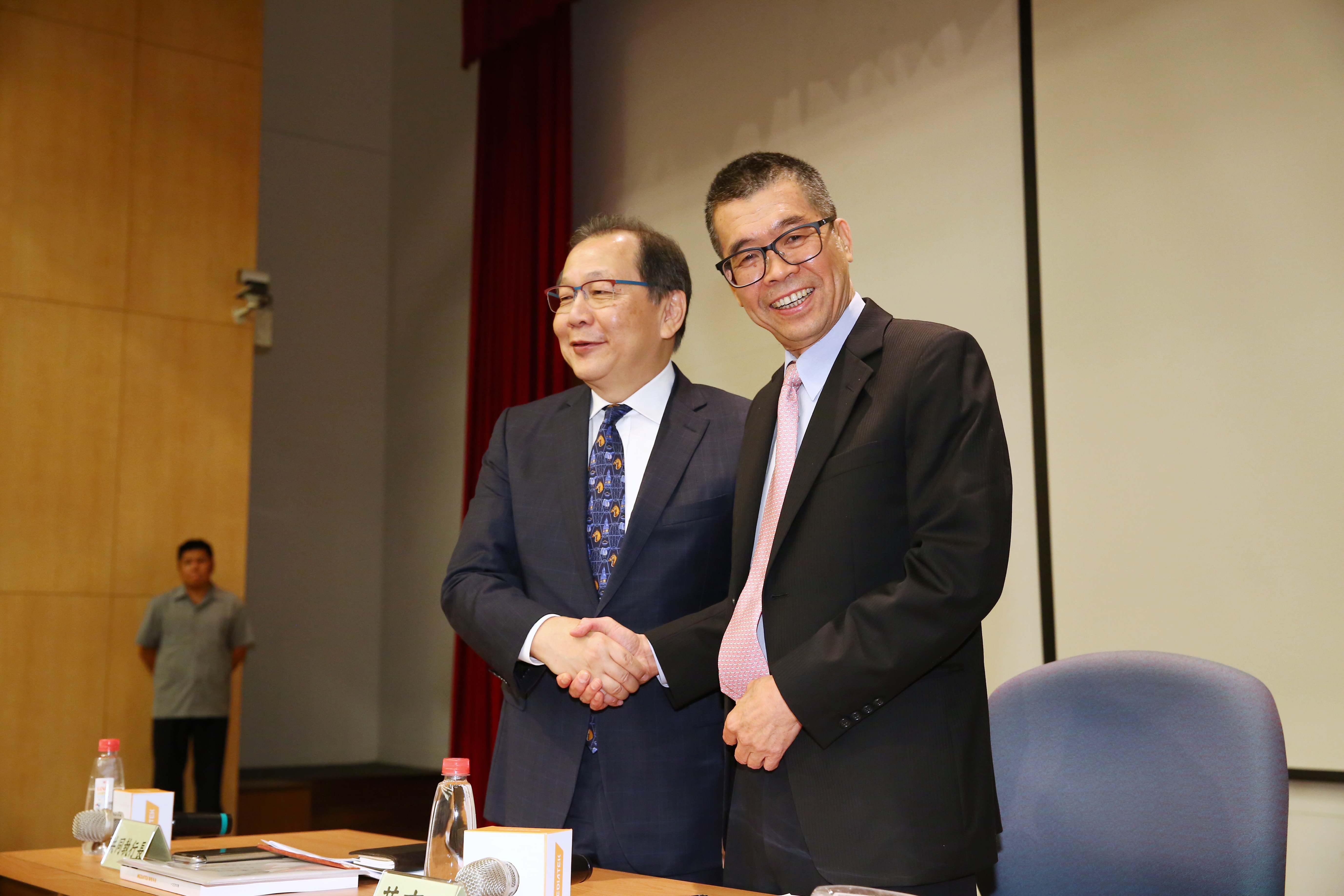 蔡力行（左）非常認同蔡明介（右）對聯發科的期待。