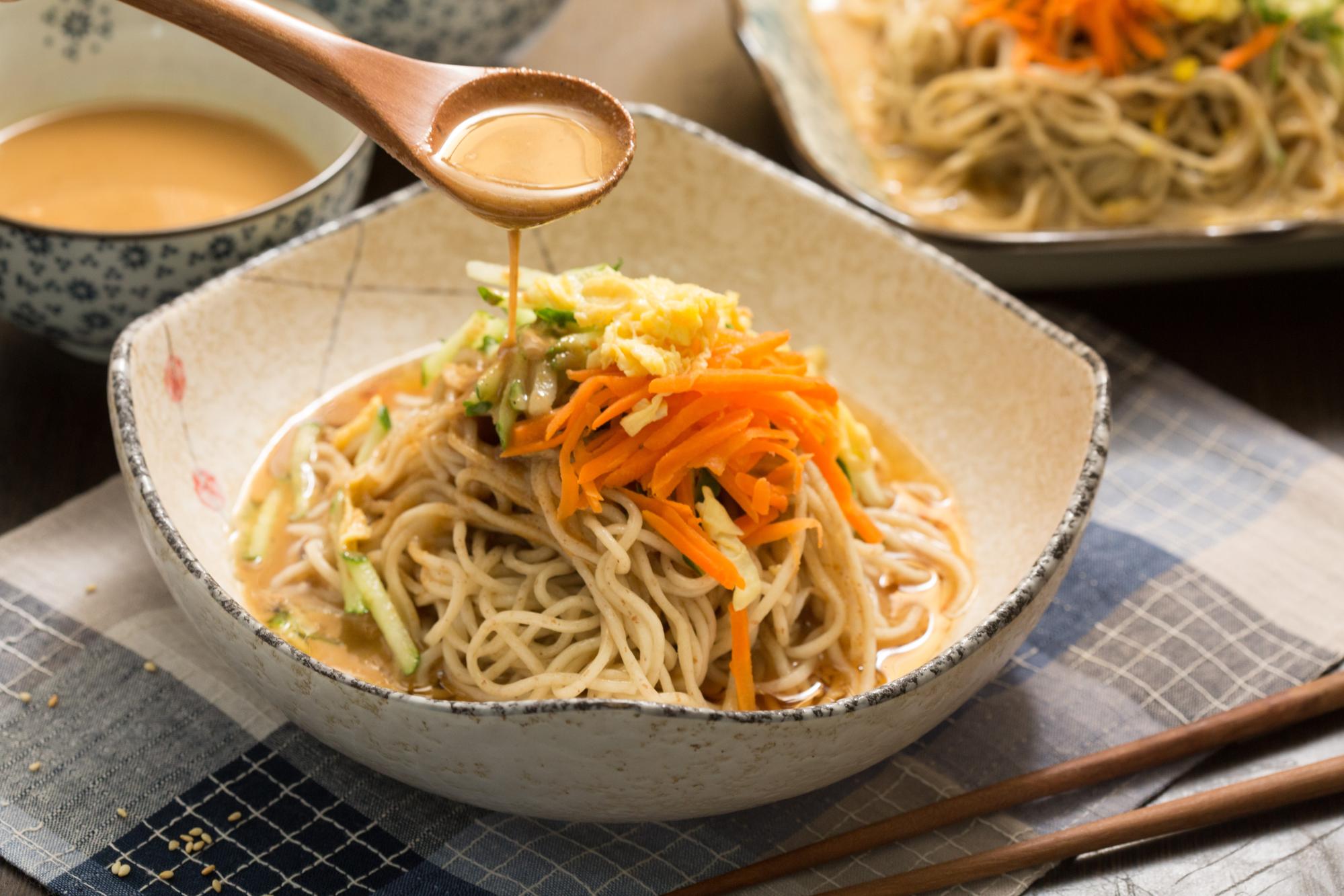 「三郎涼麵」的創意淋醬是一大特色。
