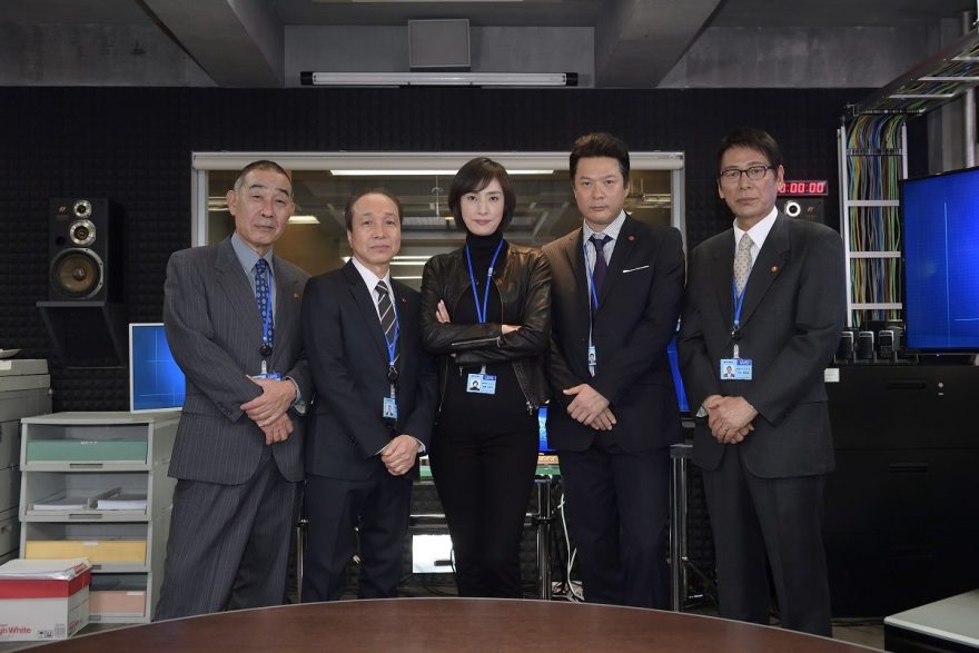 《緊急審問室》揭露了許多日本社會問題,包括老人孤獨、歧視女性,以警方的官僚結構等等。