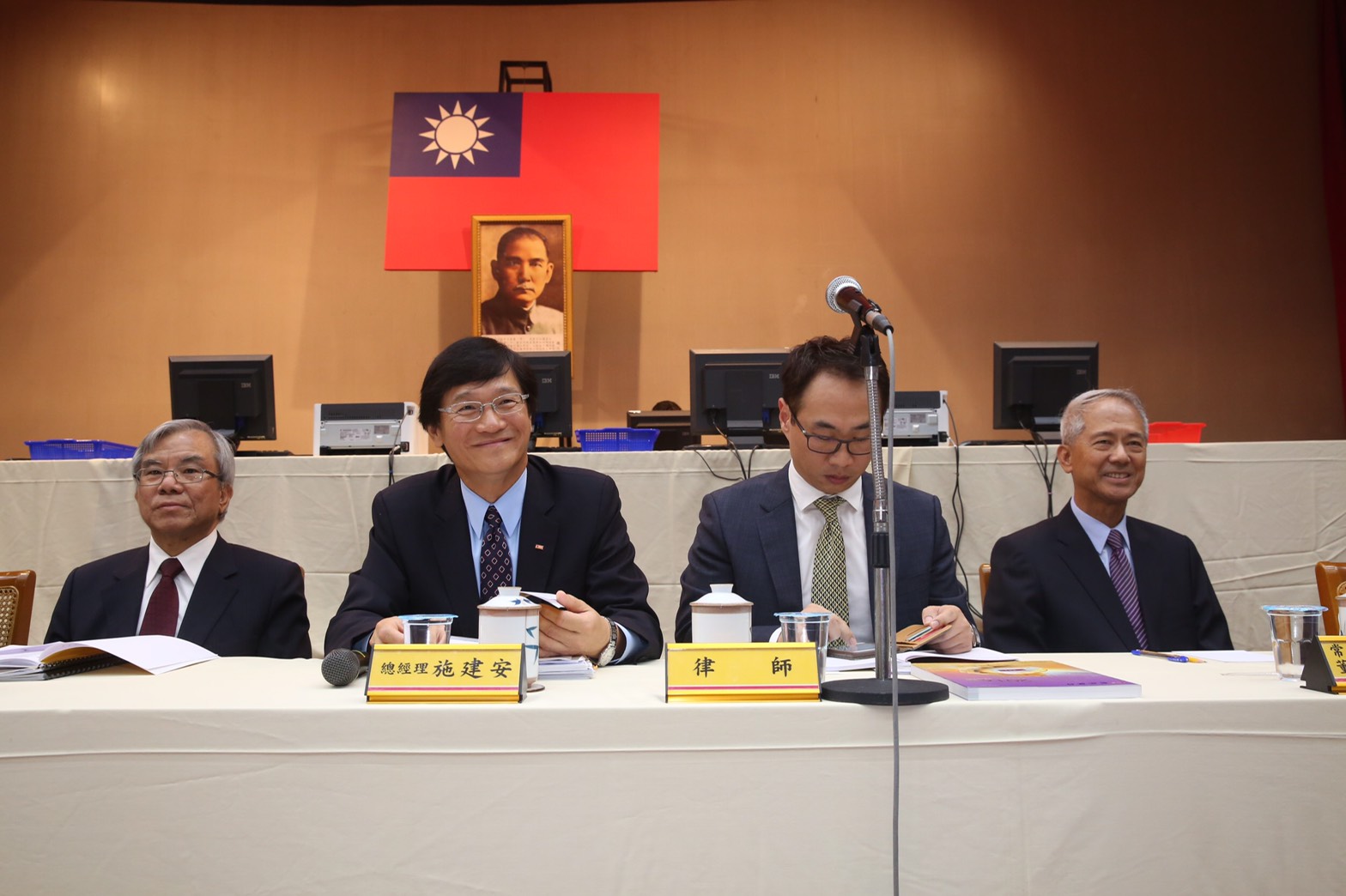 彰銀今天改選董監事，財政部為首的官股大獲全勝。