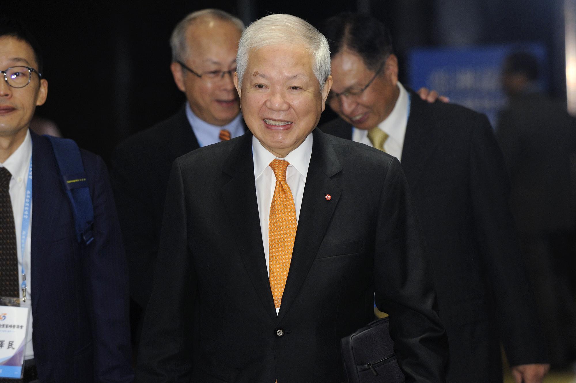 何壽川涉三寶案，遭檢方聲押禁見。