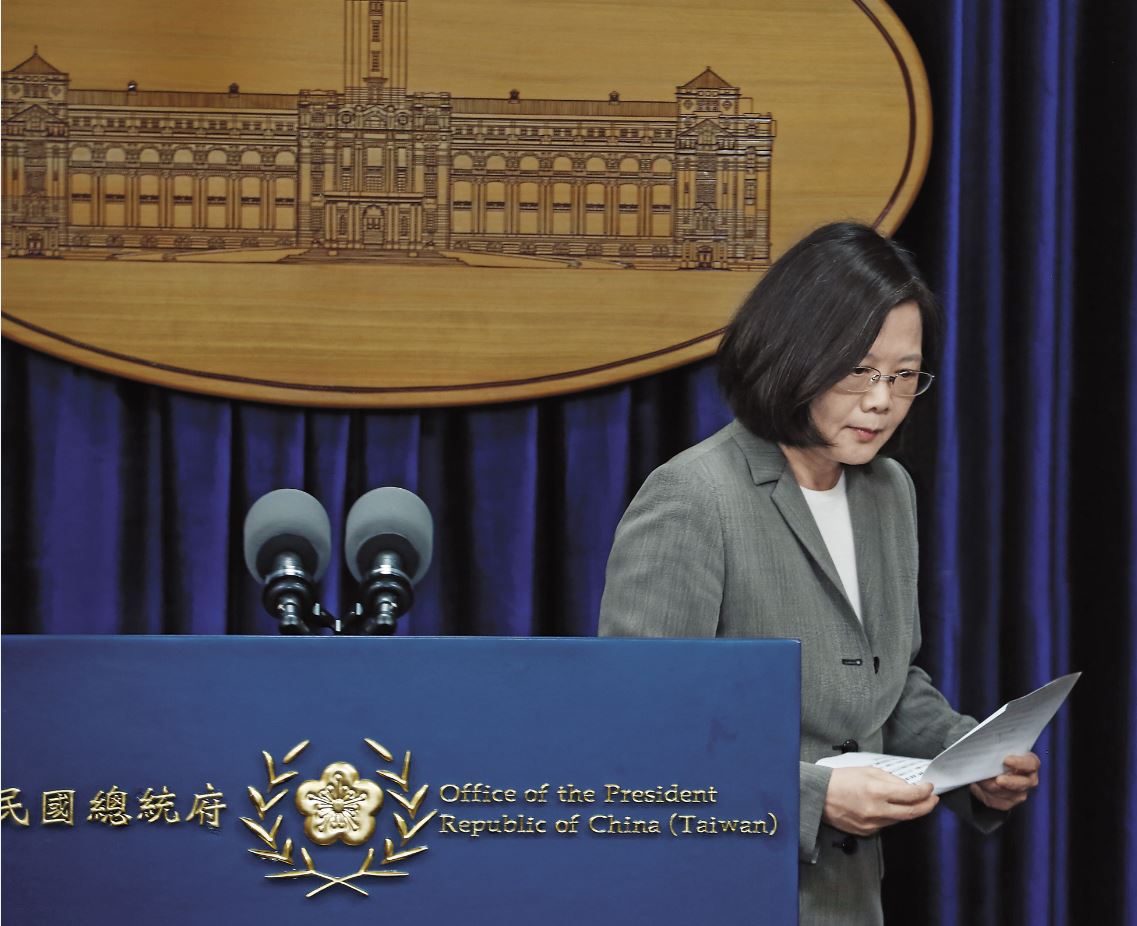 針對巴拿馬事件，總統蔡英文說﹕「台灣不會在威脅下妥協讓步，不會被輕易擊倒，會屹立不搖。」