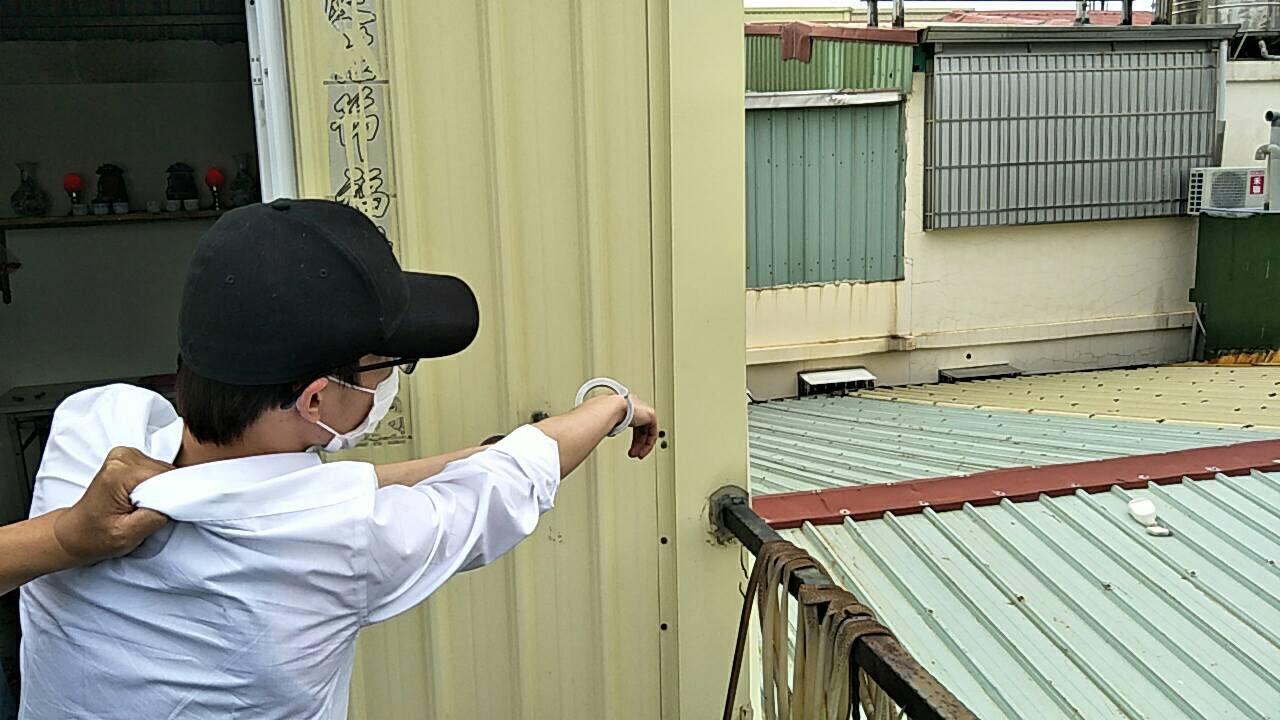 恐怖情人彭男凌晨潛入前女友家,欲談判復合不成,抓狂拿尖刀刺傷前女友。