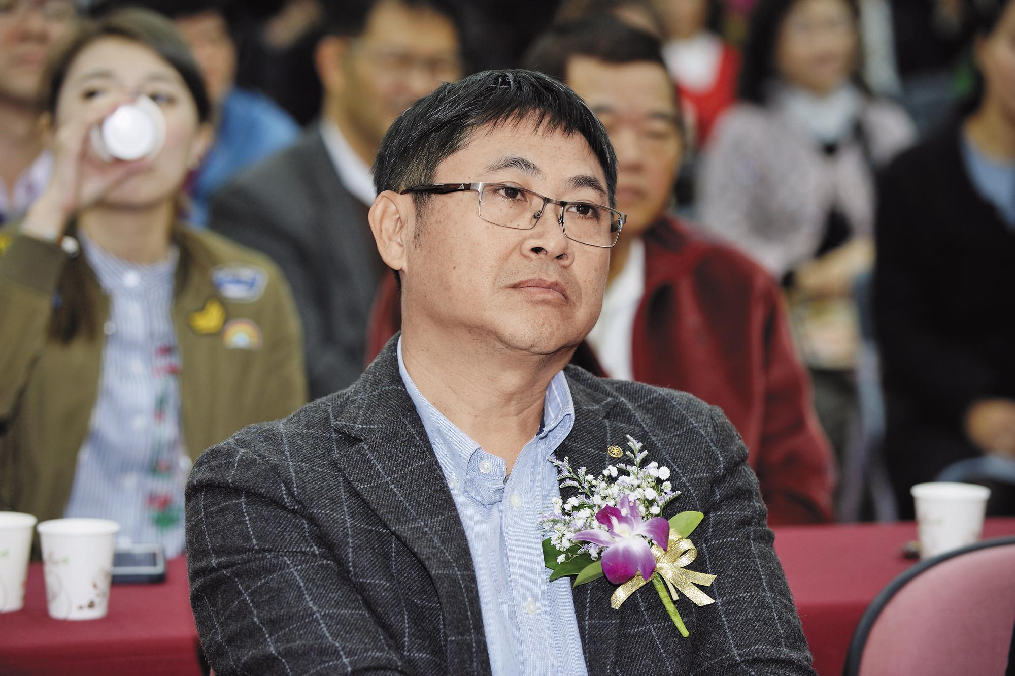 市議員陳建銘深耕士林、北投多年，卻爆出替人關說協調違建。