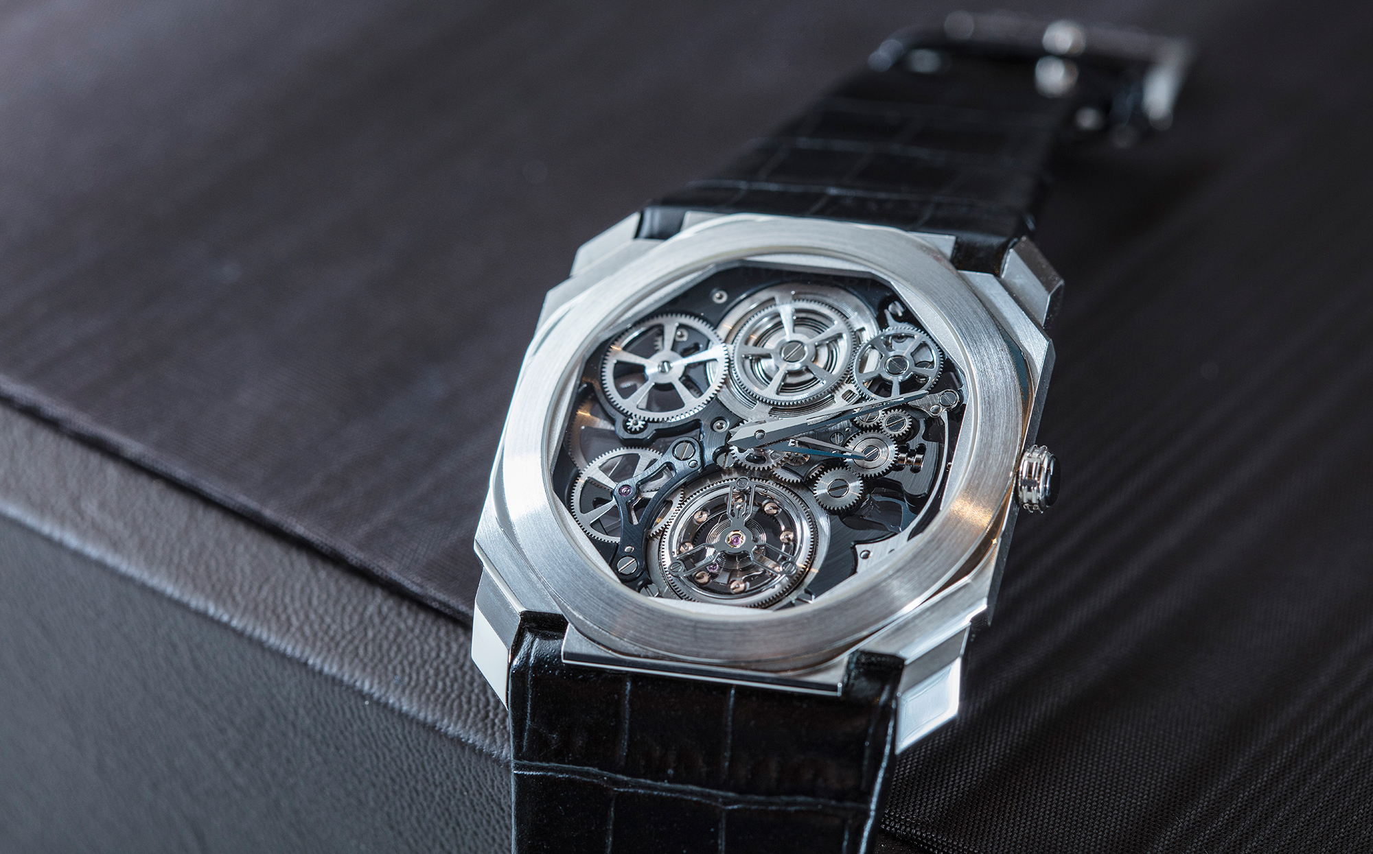 【錶壇焦點】少即是多的複雜工藝！寶格麗Octo Finissimo鏤空陀飛輪