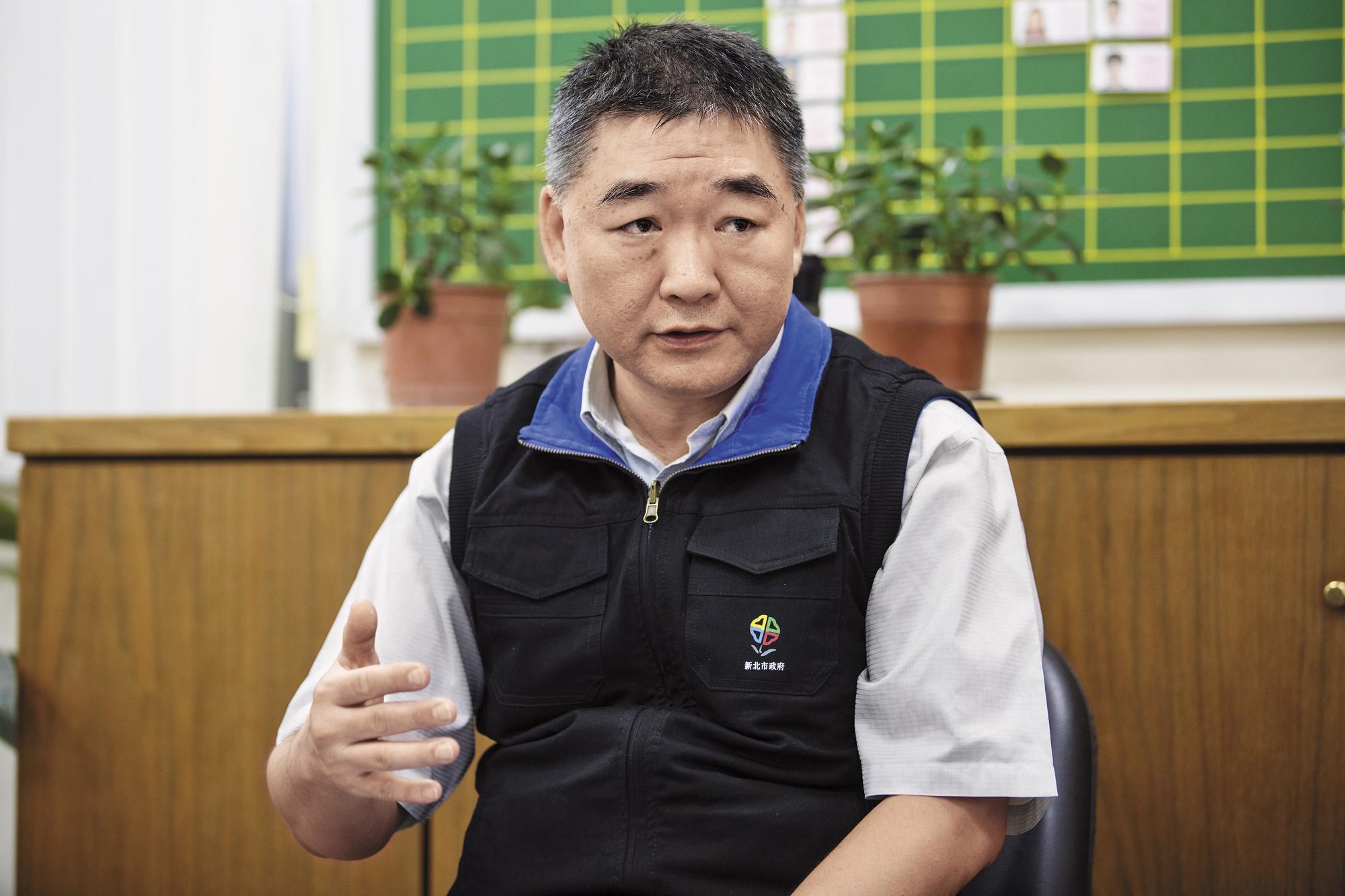 新北市拆違建數量為全台冠軍，拆除大隊長馮兆麟說：「只要是違建，民代來講也沒用。」