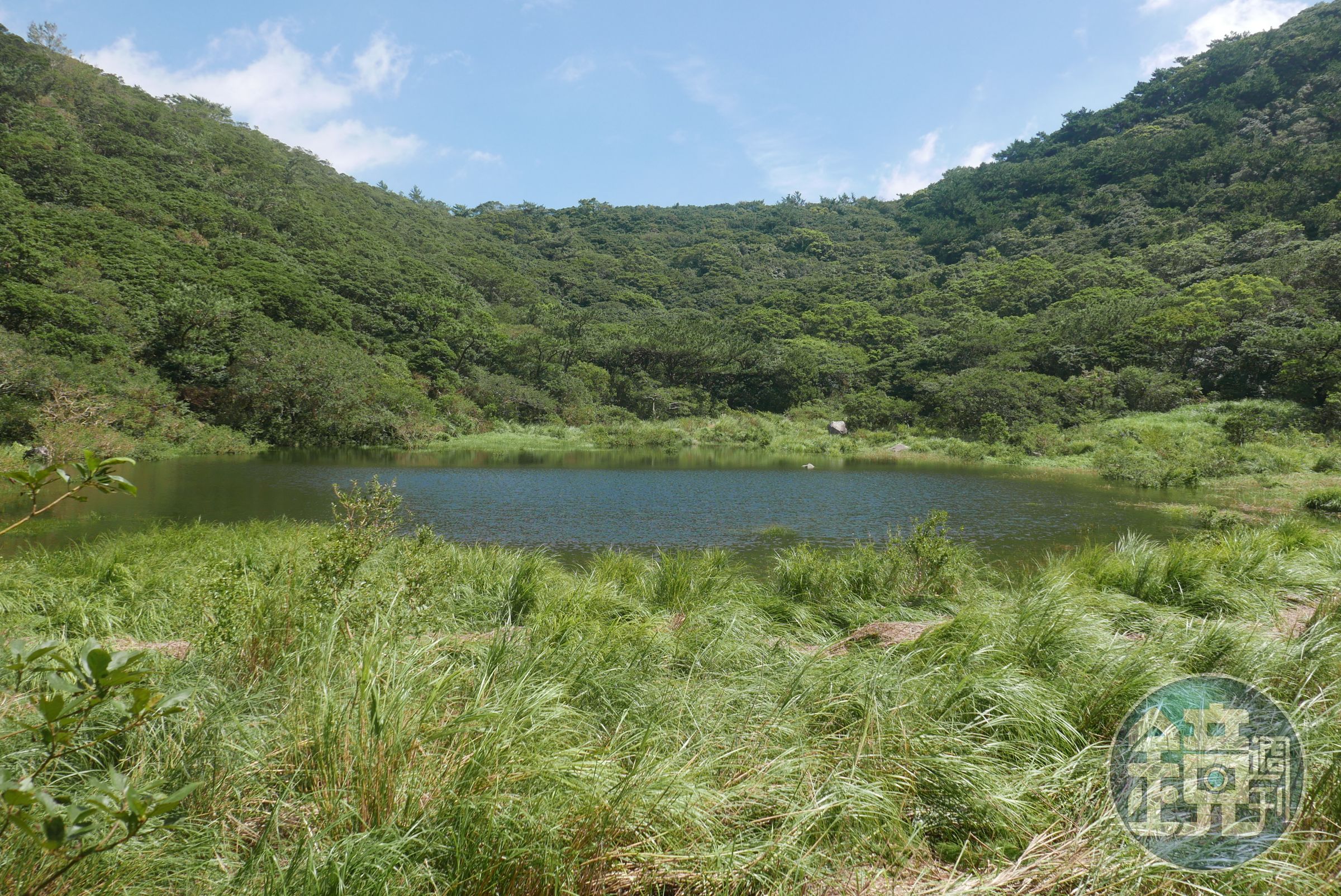 「向天池」為火山口湖，大雨後才呈現有水的面貌。