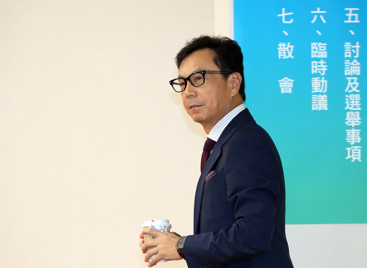 富邦集團董事長蔡明忠，在台灣大股東會上一句跟鴻海合作是天上掉下來的禮物，引發各界討論。