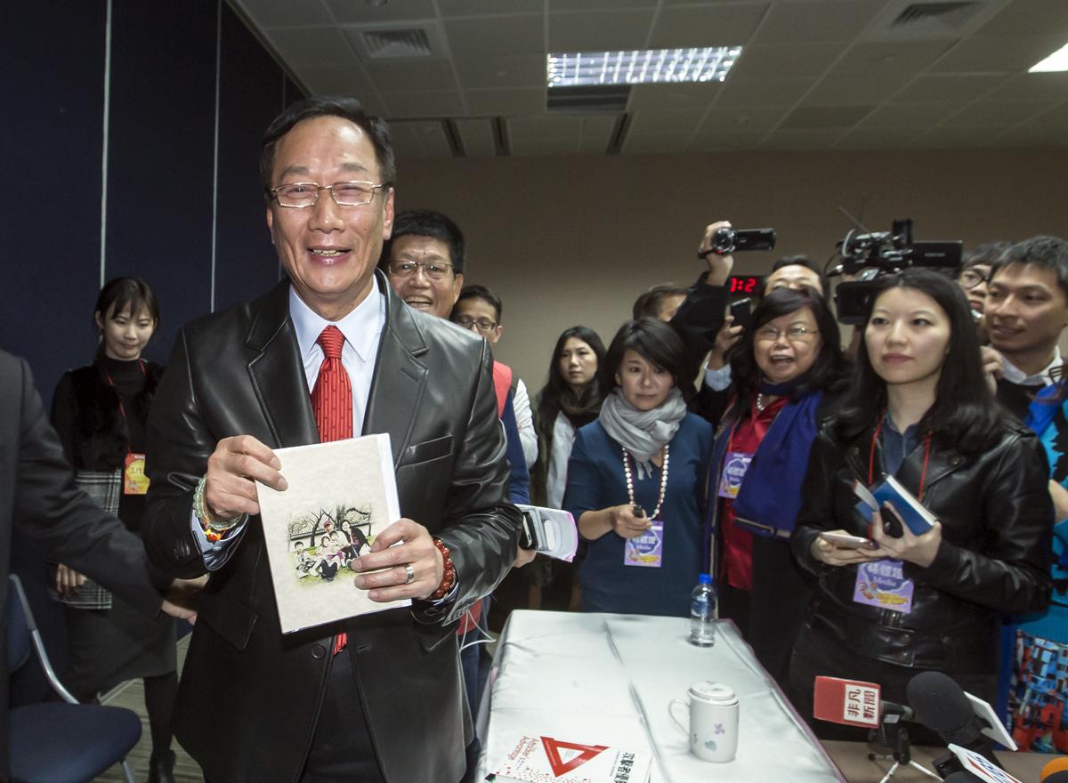 鴻海董事長郭台銘雖為電信業新兵,但入主TBC之後,已成不可忽視的第三勢力。