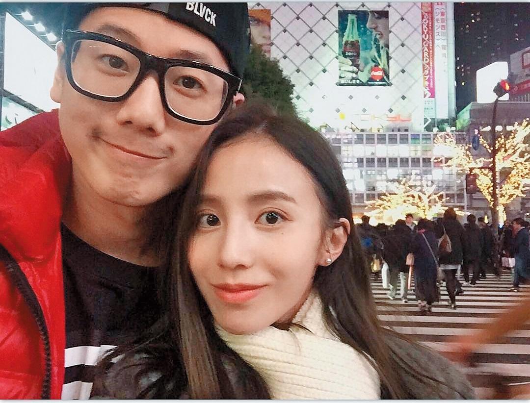 洪武的IG上放滿兩人出遊的親密合照,感情穩定頻頻被友人催婚。(翻攝自洪武IG)