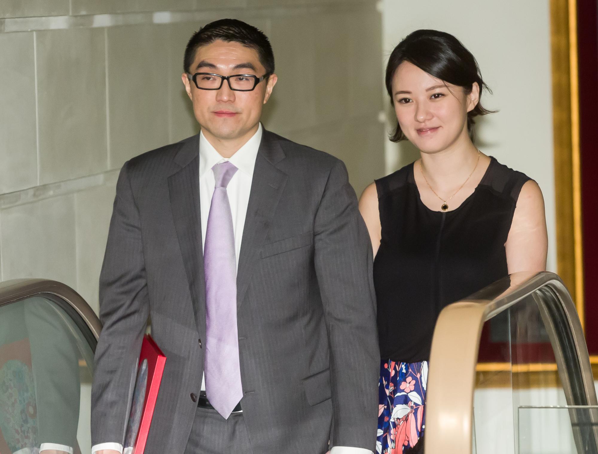 由前立委謝國樑擔任董事長的華聯國際,將與香港上市公司HMV數碼中國合併。圖為謝國樑伉儷。
