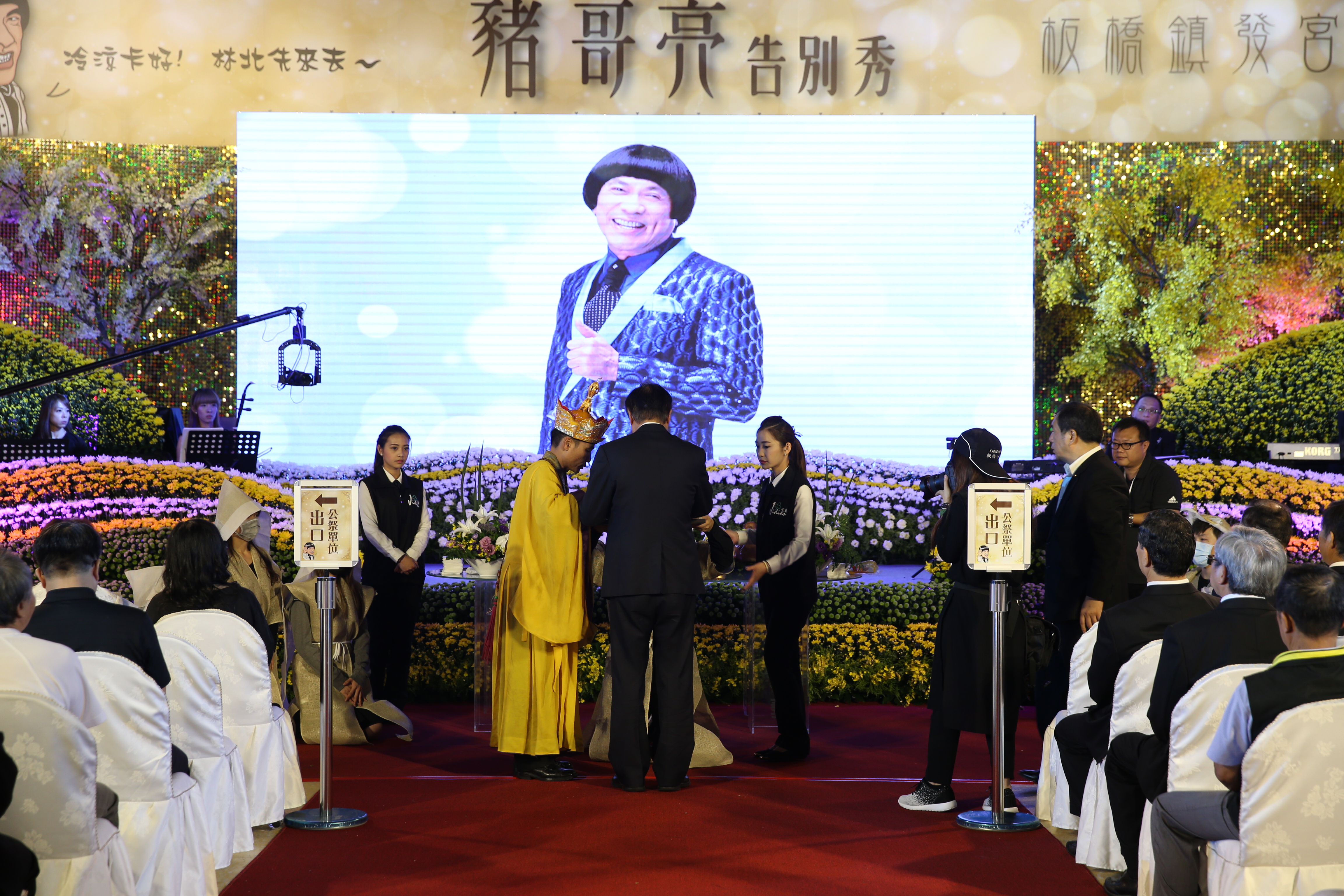 謝金燕涙奔殯儀館 全家只有他沒見豬哥亮最後一面