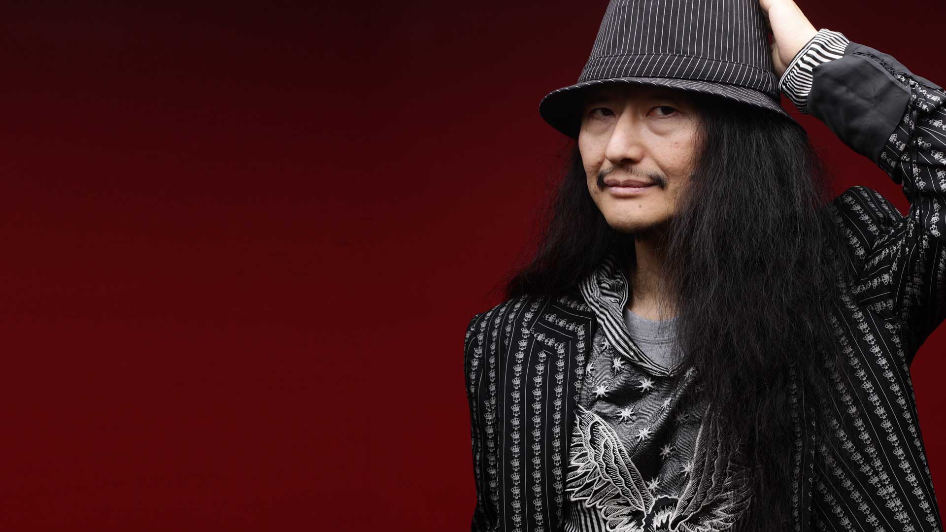 作曲家鷺巣詩郎，代表作為電影《正宗哥吉拉》及動畫《新世紀福音戰士》系列主題曲及配樂。（圖／官方網站）