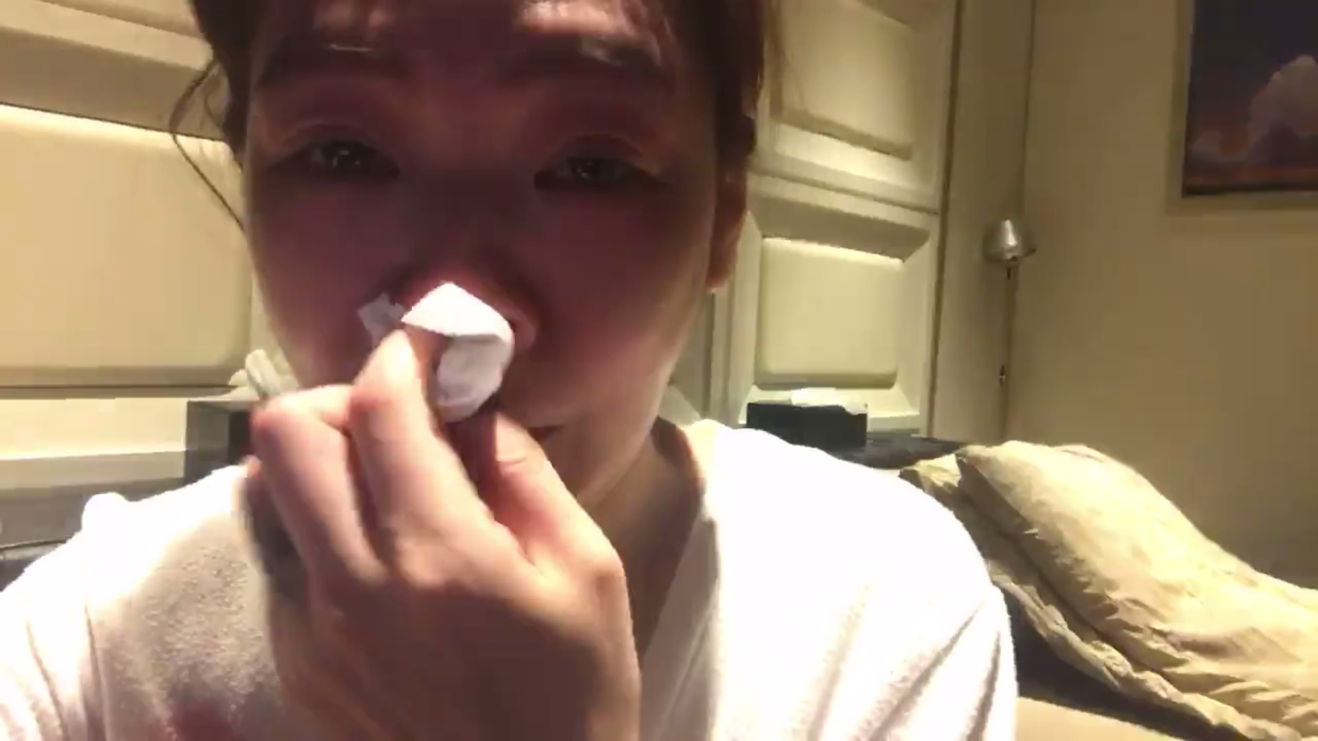 小S哭到鼻涕直流，情緒相當激動，感覺喝了不少酒。（翻攝自小S臉書）