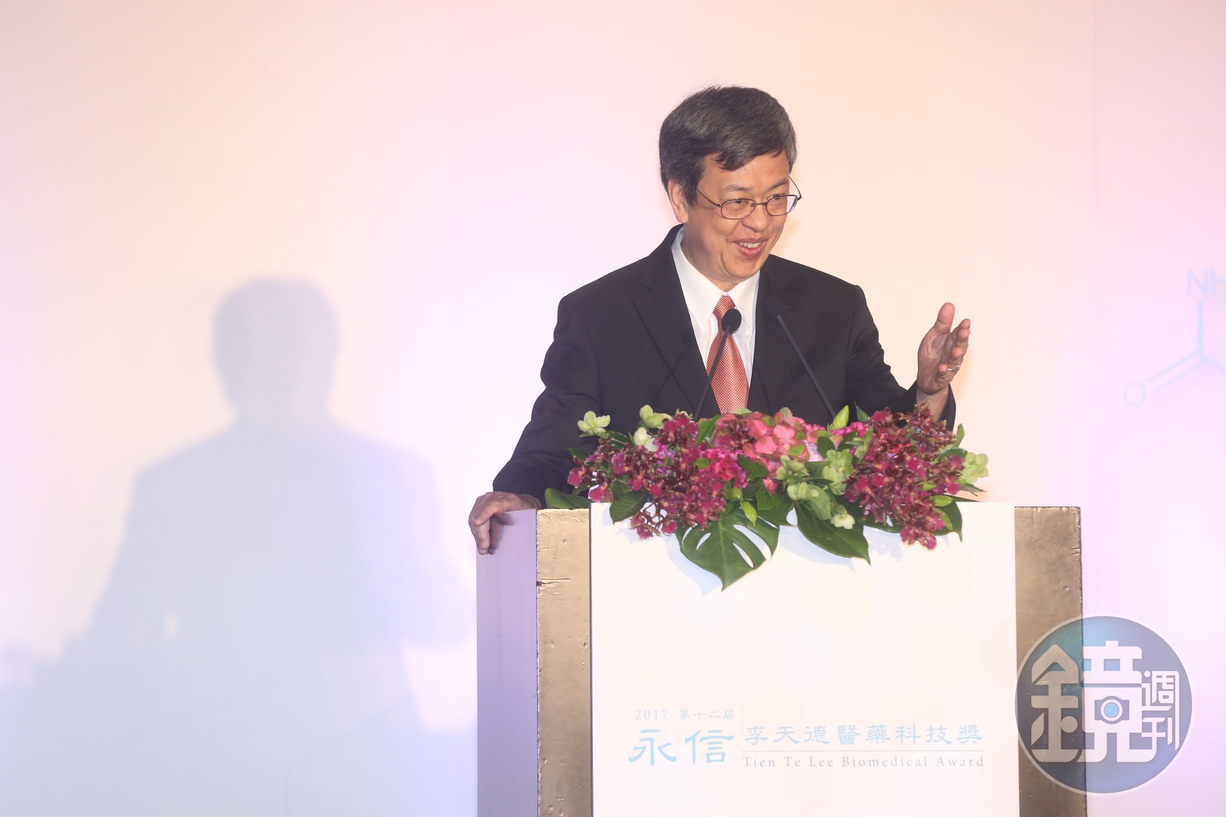 生策會與政府溝通不順，副總統陳建仁跳下來，請同門師弟張鴻仁另組生醫聯盟當民間窗口。