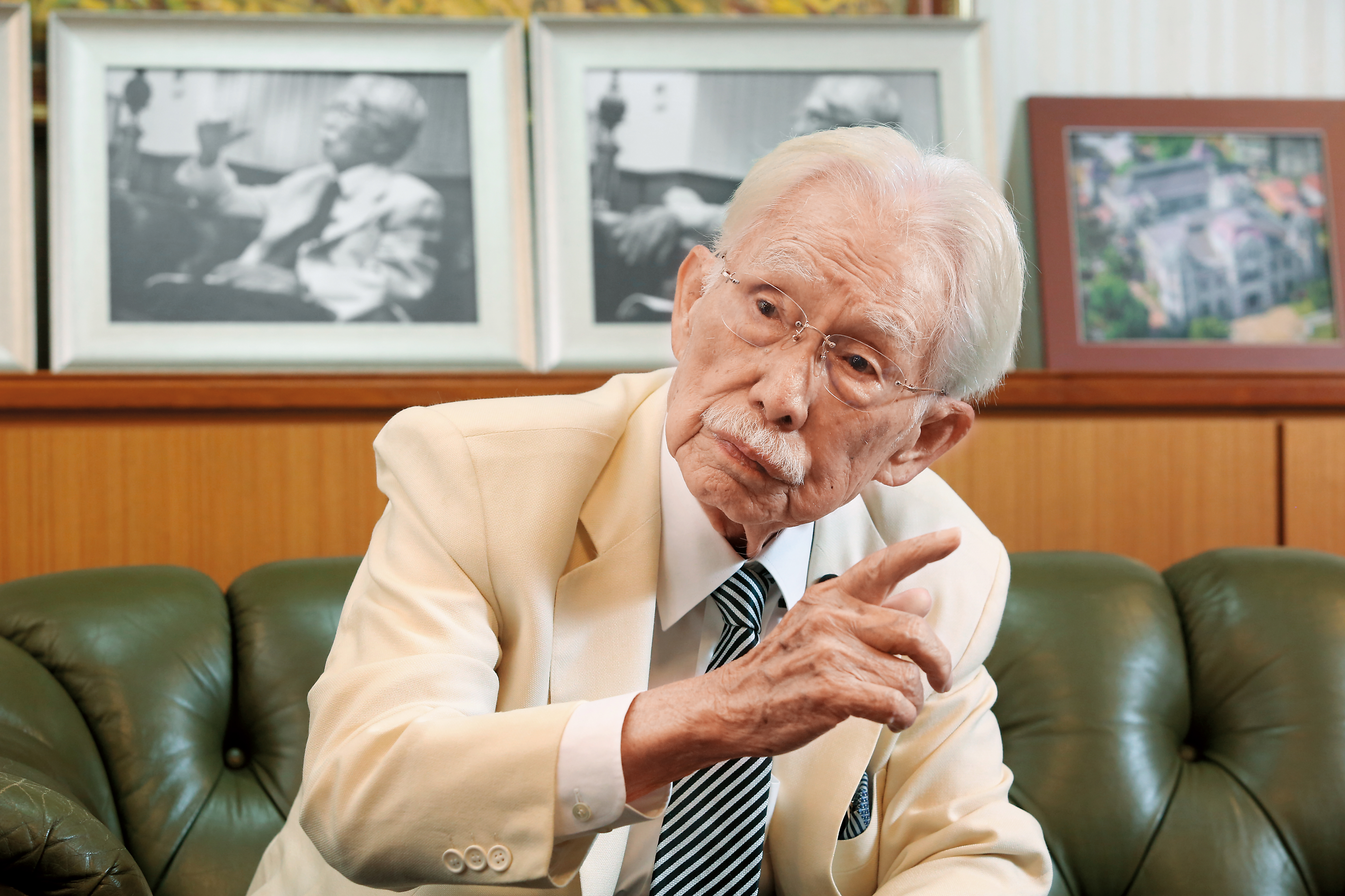 北京派人與總統府資政辜寬敏在東京見面，北京代表說會檢討對台政策。