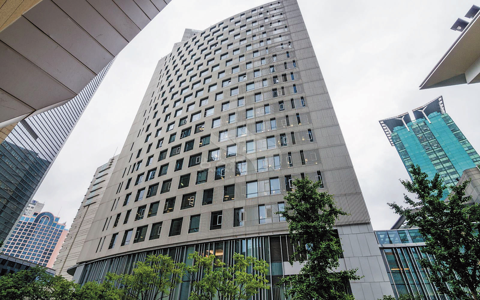 三寶集團2015年投資上海1788大樓時有資金需求，宣稱1788大樓未完工，詐貸14億餘元。（翻攝點點租網站）