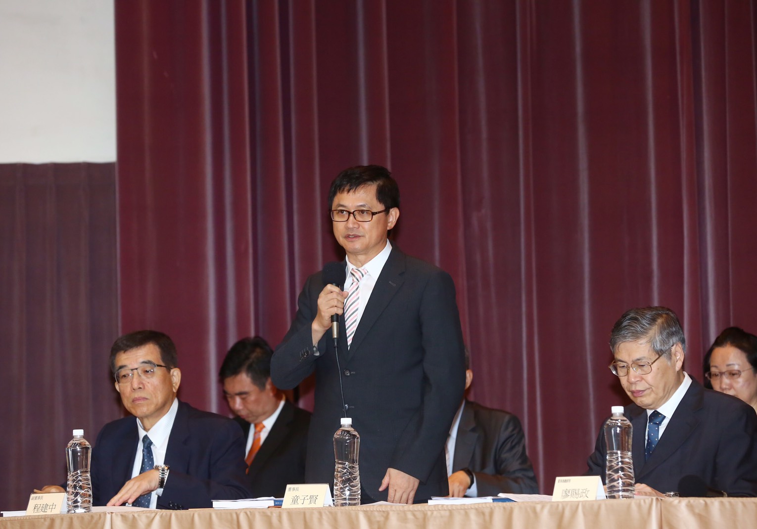 和碩董事長童子賢在股東會後表示，已經用實際行動投資台灣了。