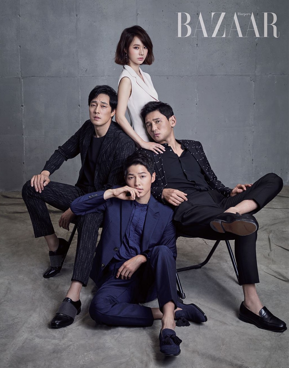 《軍艦島》4位主演蘇志燮(左起)、宋仲基、李貞賢、黃晸玟,登上韓國BAZAAR雜誌7月號封面。