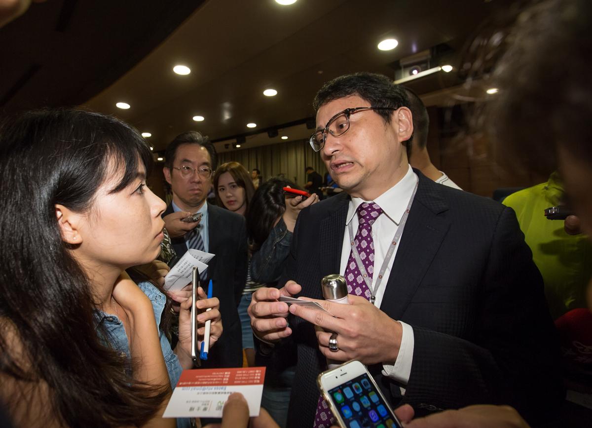 永豐金新任總經理陳嘉賢和永豐餘何家交情密切,也可能是接手永豐金董座人選之一。