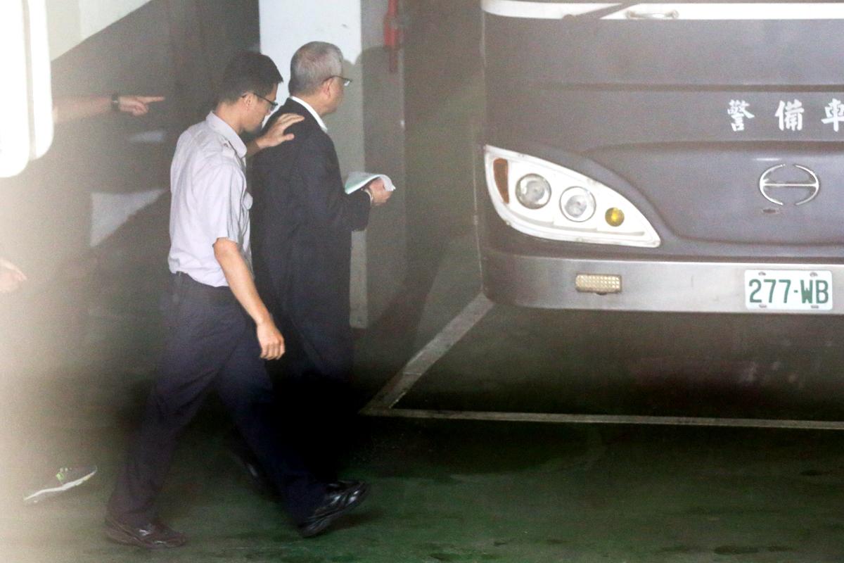 何壽川因三寶案被收押後,何家面對誰接班永豐金的難題。