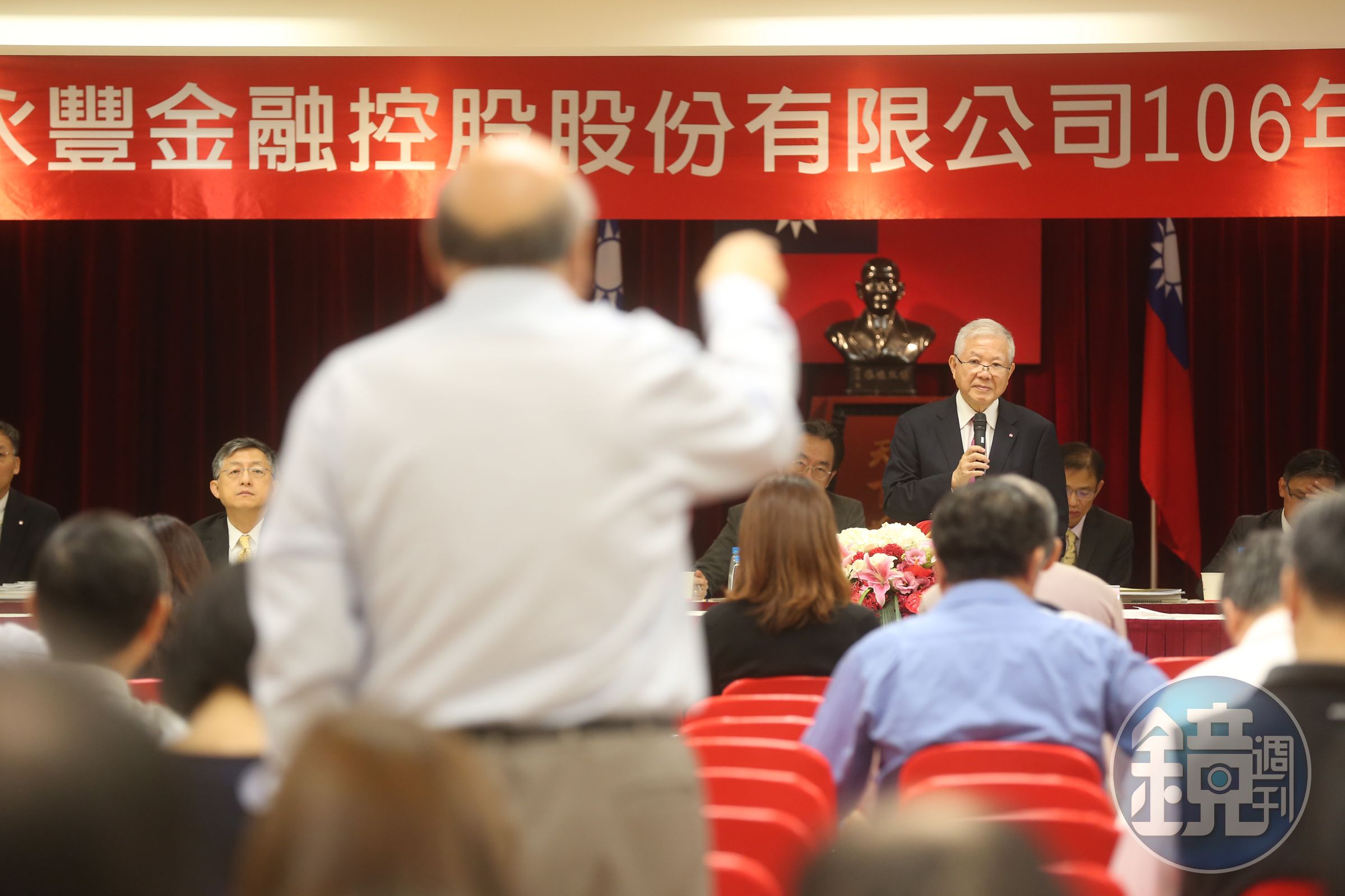 永豐金弊案連連，獨董薛琦、曾任永豐銀董事長邱正雄在內的董事會成員，也被外界質疑是否應究責。
