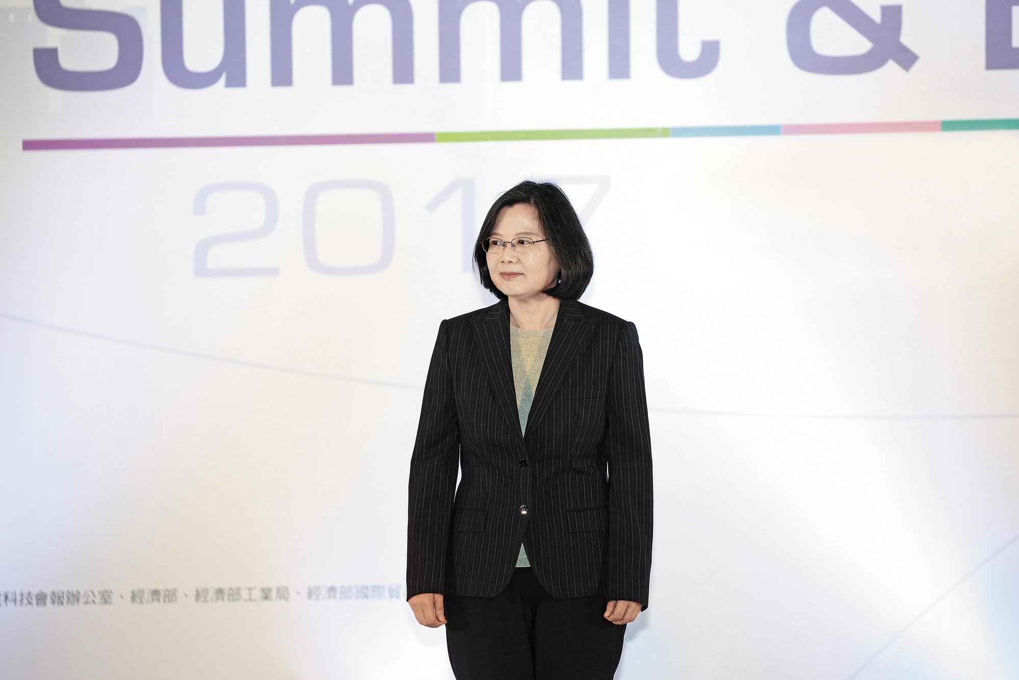 總統蔡英文著急生技產業無進展,擔心規劃中的亞太醫療中心會落空,頻頻對相關部會下指導棋。